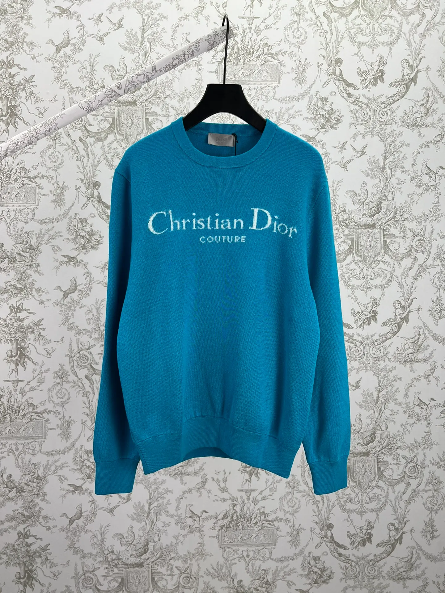 🅿️540 Dior's new knitted sweater is a new product in the 2024 winter men's wear series, decorated with a brushed Christian Dior Couture jacquard logo. Crafted from blue sheep's wool blend, it has a classic silhouette with a crew neck and ribbed details. The comfortable style will enhance any casual look. Size: S.M.L.XL.