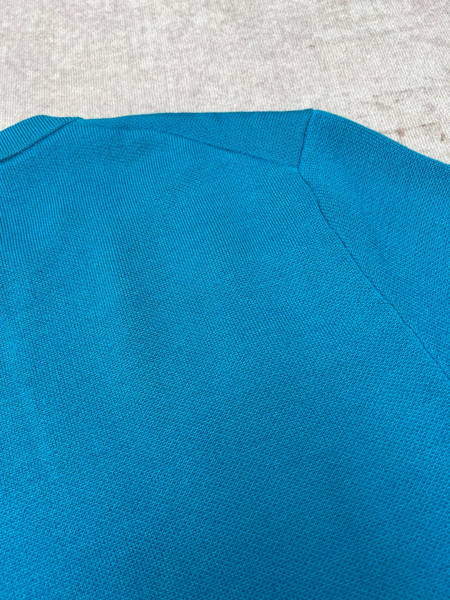 🅿️540 Dior's new knitted sweater is a new product in the 2024 winter men's wear series, decorated with a brushed Christian Dior Couture jacquard logo. Crafted from blue sheep's wool blend, it has a classic silhouette with a crew neck and ribbed details. The comfortable style will enhance any casual look. Size: S.M.L.XL.