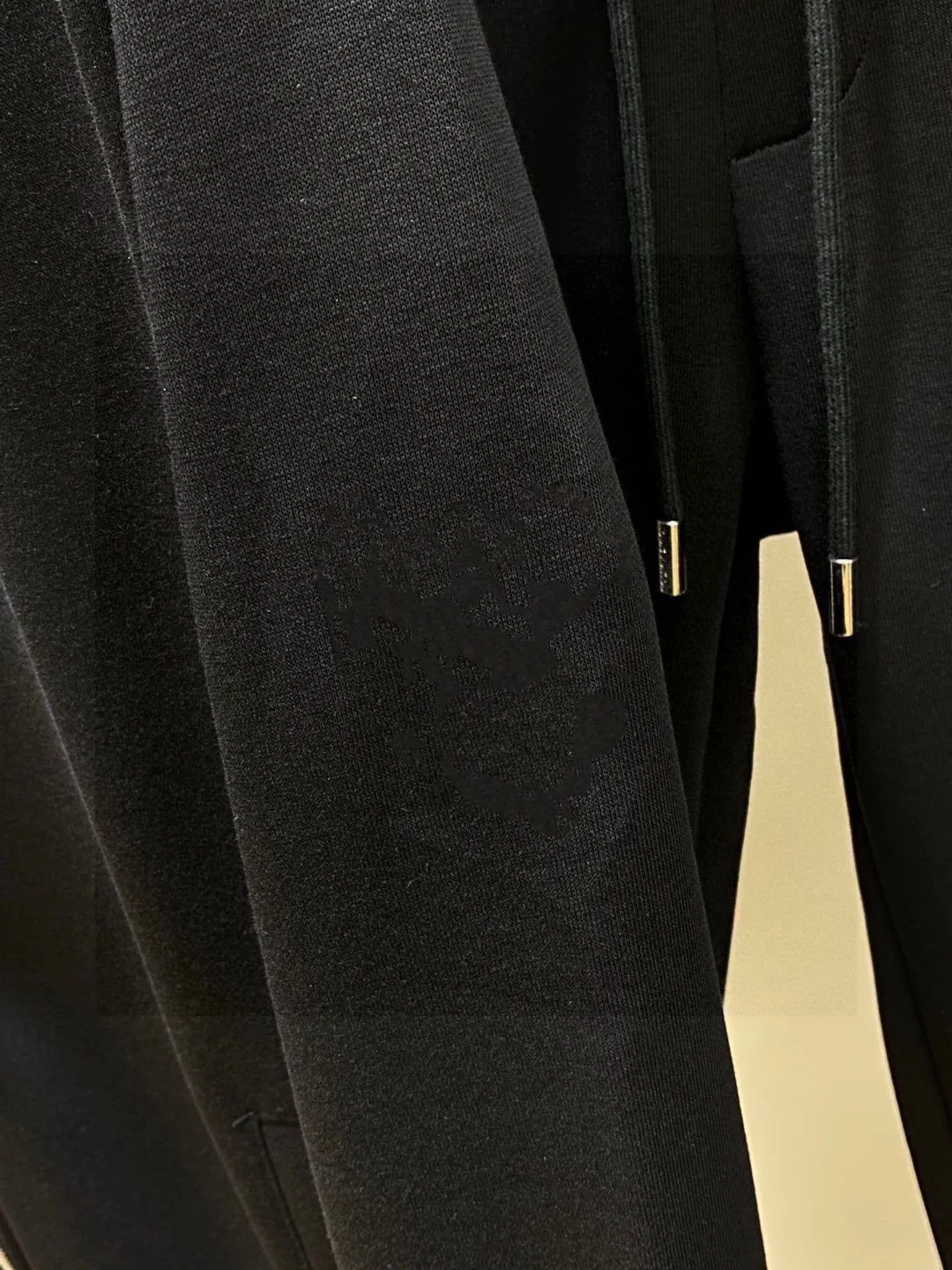 🅿️460 brand [DIOR Dior] (velvet and thickened) 2025 autumn and winter new product, celebrities' favorite fashion-flavored casual suit, clean and neat tailoring, full of urban style. Made of high-quality customized fabrics, the inner warmth is excellent, the hand feels soft and dry, and the upper body effect is crisp and stylish. The three-dimensional cutting process and the pattern are all of high standards, and the silhouette version has the right benefits! It is not tight at all, and you feel good when you put it on. So many top-quality raw materials create high-end products with unparalleled value. It is the first choice for high-end fashion people. (Size: M-4XL can wear up to 200 pounds)