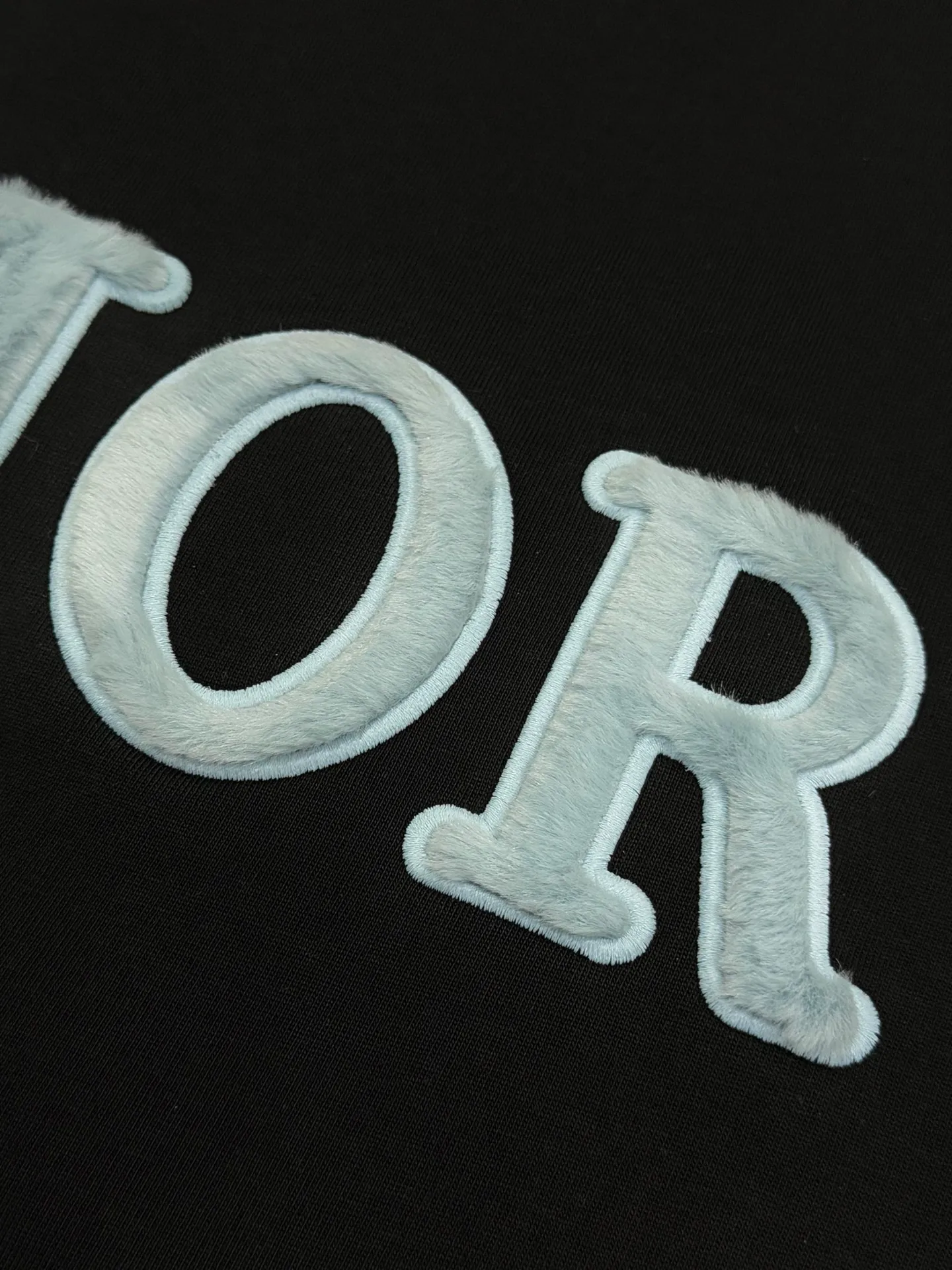 🅿️200 [High quality] Dior Dior 25ss spring and summer new round neck short-sleeved T-shirt simple brand embroidery letter hair transplant logo design logo official synchronization original mold fashion personality versatile trend pure original quality original 32 pieces 280g washed fabric tag collar label washed wheat three labels complete Color: black. White. Size: S to XL