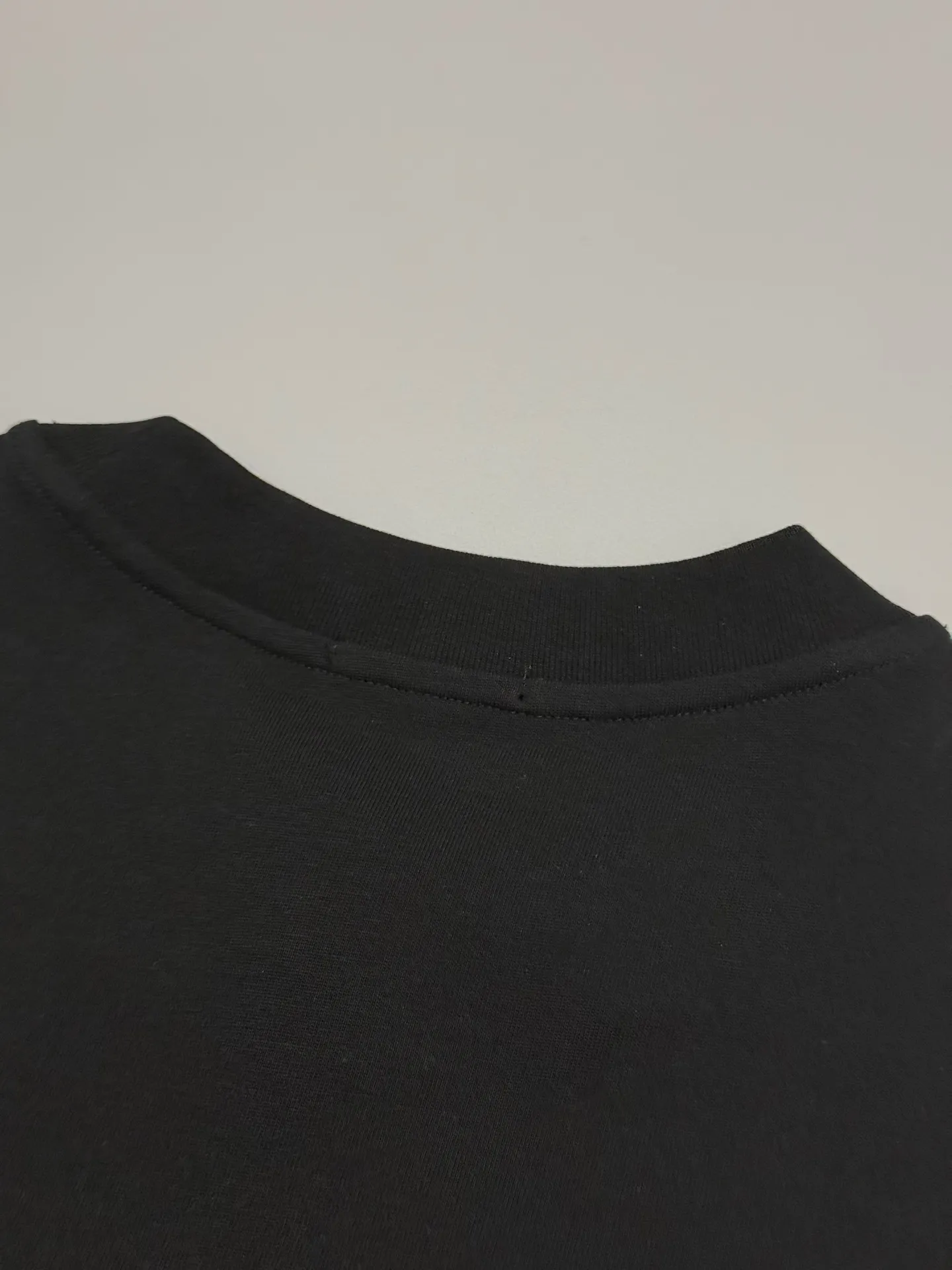 🅿️200 [High quality] Dior Dior 25ss spring and summer new round neck short-sleeved T-shirt simple brand embroidery letter hair transplant logo design logo official synchronization original mold fashion personality versatile trend pure original quality original 32 pieces 280g washed fabric tag collar label washed wheat three labels complete Color: black. White. Size: S to XL