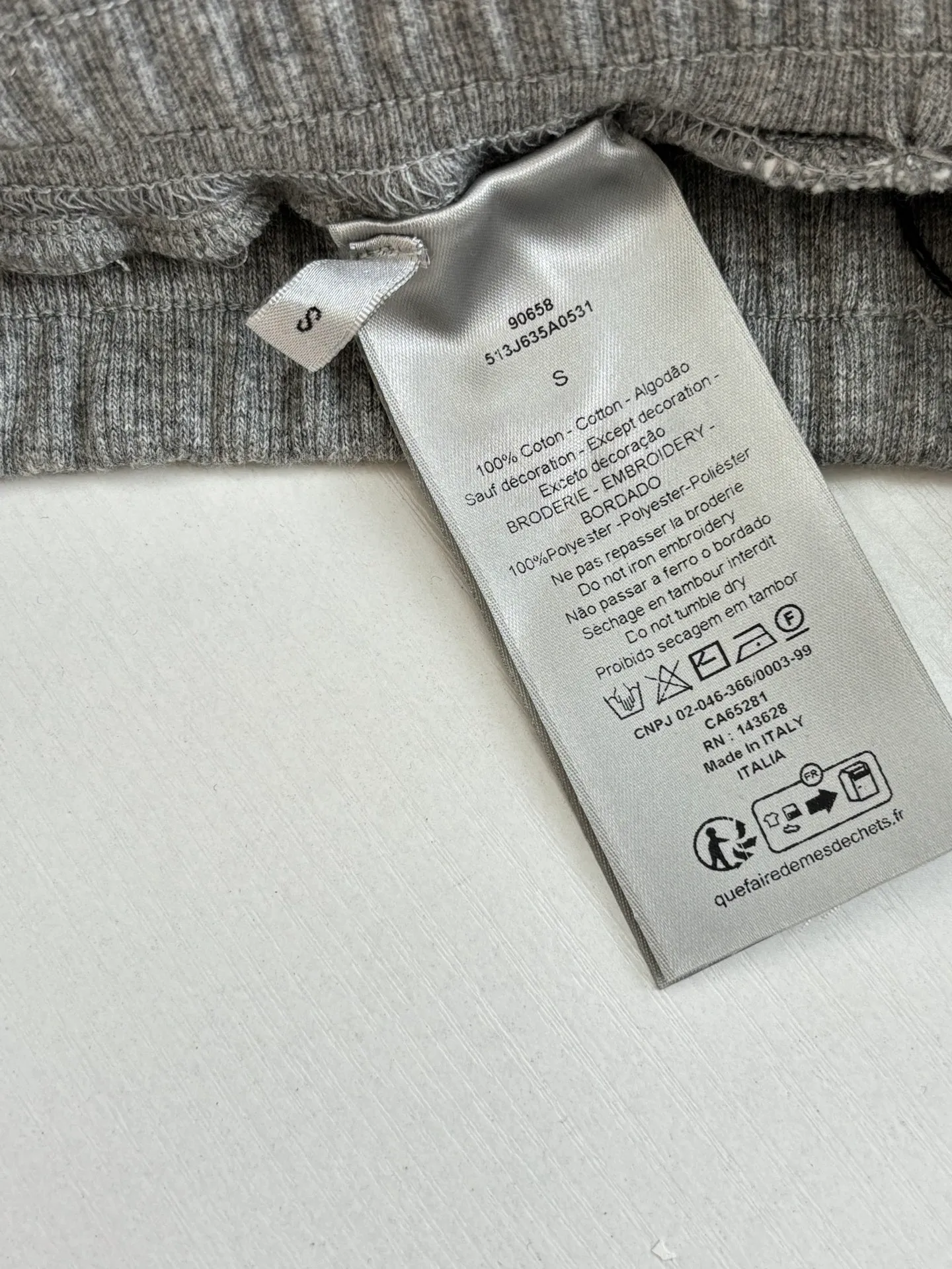🅿️470 Dio*/Dior CD embroidered logo side webbing casual trousers are made of 380g terry fleece fabric, and the fabric is made of long yarn Pima cotton original custom pattern gray. The thread adopts 2*2 double yarn thread, and the thread is made of pure yarn. It can fix the fabric at high temperature and not deform after long-term wear. The embroidery uses internal double-needle embroidery method, and the reverse side is embroidered to create a seam effect.  Size：S/M/L/XL
