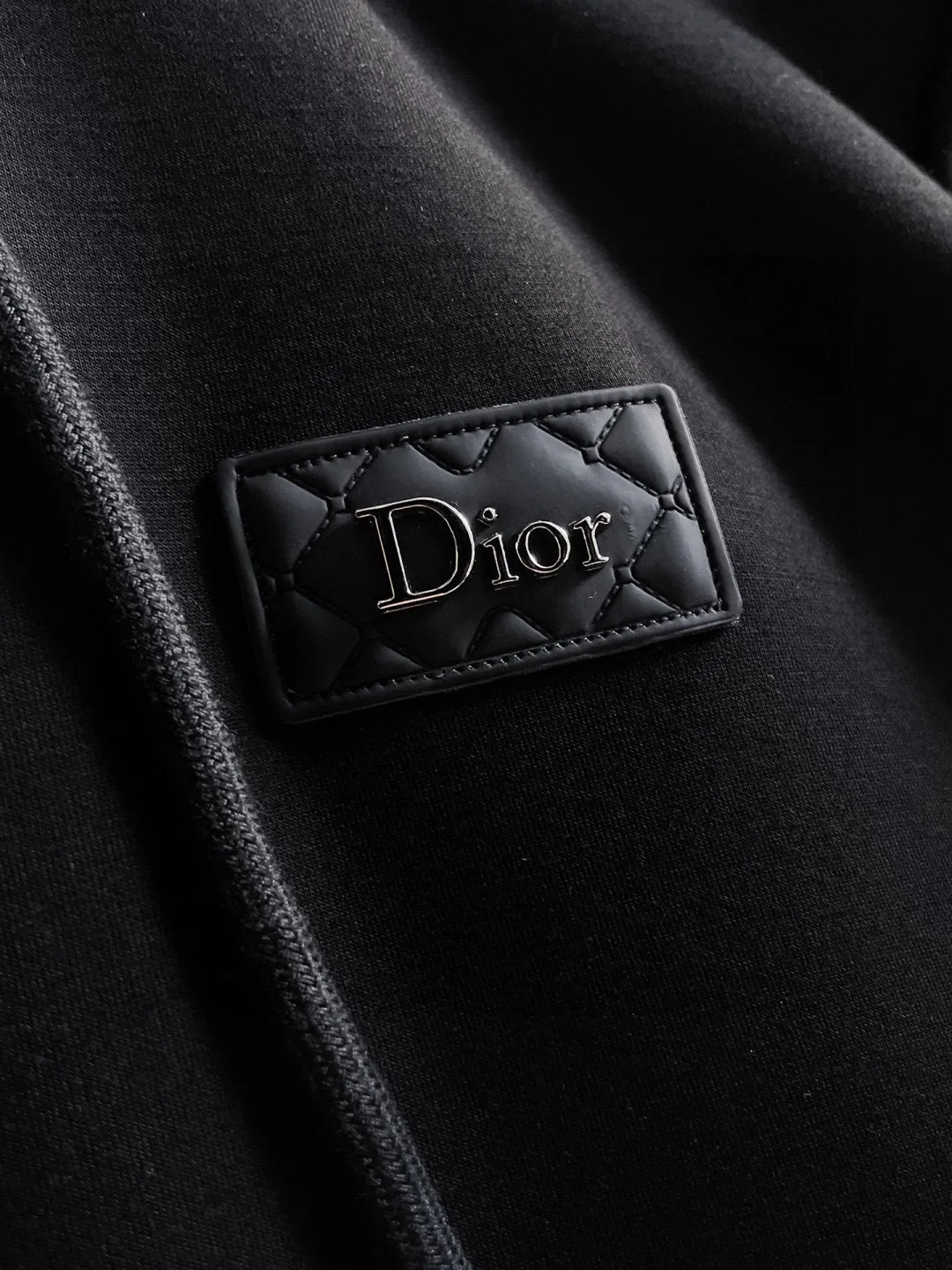 🅿️720 Dior hot-selling suit is coming. Focus on the original version of the official website. 2025 new hot-selling cardigan suit. The original order is the best. 🇭🇰The meticulous work of top designers. It has a fitting and perfect upper body effect. All-natural high-quality Tencel Roman cotton 100%, close-fitting comfort, noble and elegant! Original hardware embodies elegance and nobility! Counter size: M-3XL (maximum wear up to 190 pounds)