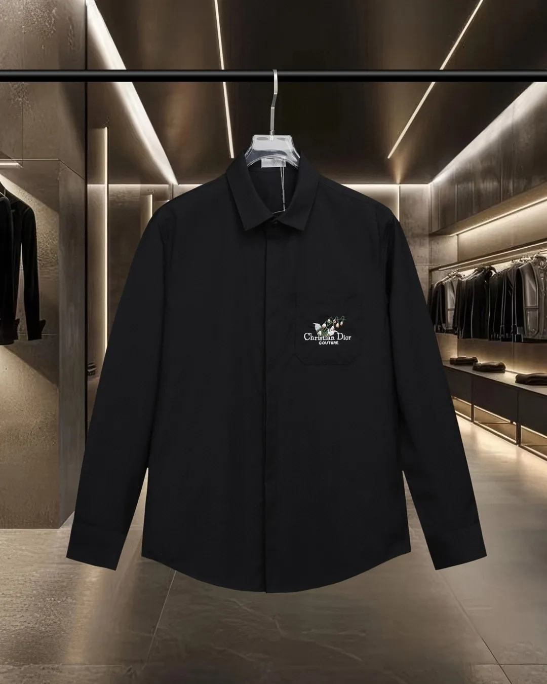 🅿️336 DIOR 🔥Breaking hot style, floral chest pockets 🌸letter logo embroidered long-sleeved shirt, 2025ss official website new long-sleeved shirt, exquisite embroidered logo, high-end version, in-store customized fabrics, highly breathable and comfortable, exquisitely crafted, with impeccable detail processing, ✅customized logo engraved buttons, complete with three labels. Brand element design concept reflects high quality. It feels delicate and soft! It presents a casual cut and the upper body shape is great! 🐍Size: M-XXL