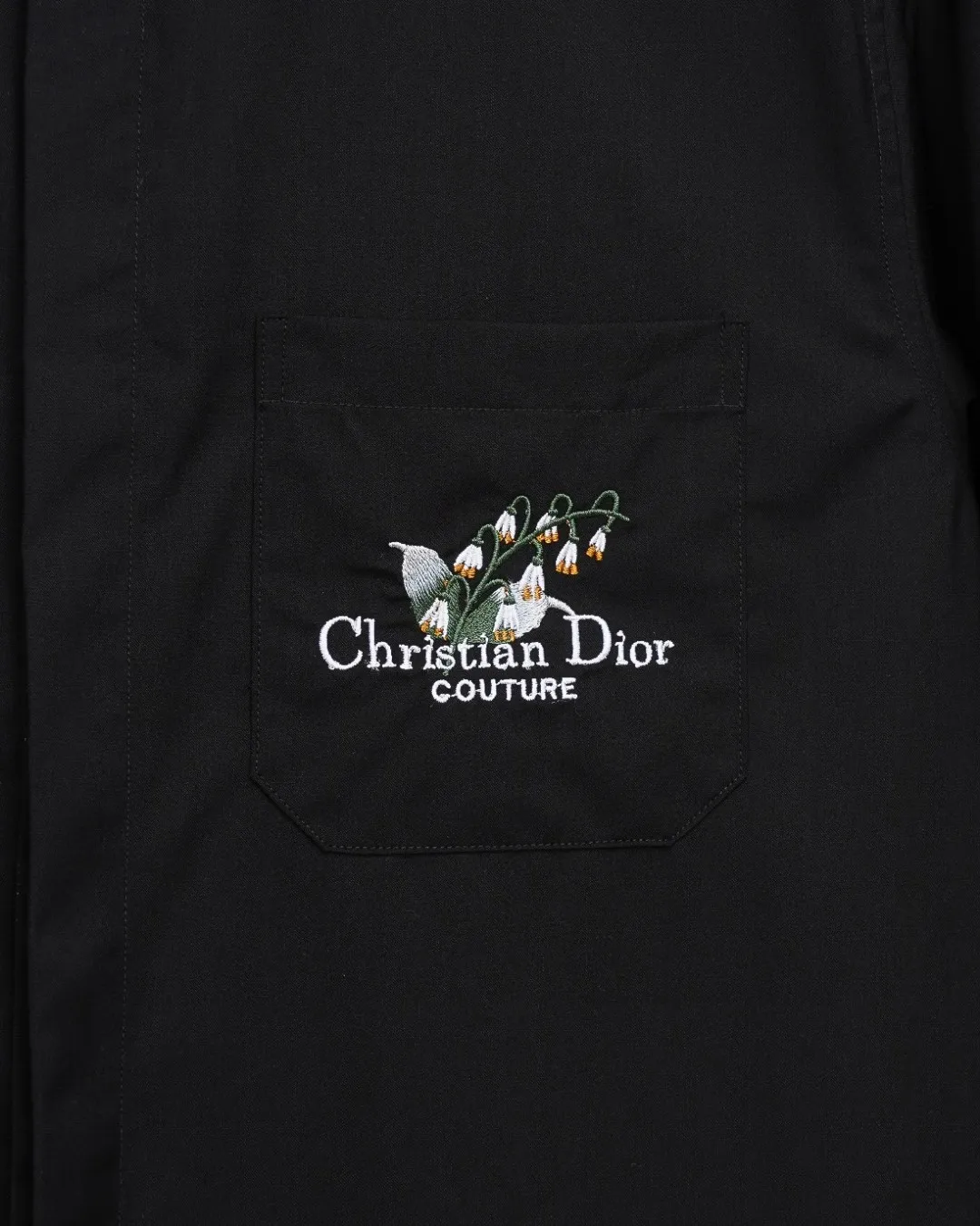 🅿️336 DIOR 🔥Breaking hot style, floral chest pockets 🌸letter logo embroidered long-sleeved shirt, 2025ss official website new long-sleeved shirt, exquisite embroidered logo, high-end version, in-store customized fabrics, highly breathable and comfortable, exquisitely crafted, with impeccable detail processing, ✅customized logo engraved buttons, complete with three labels. Brand element design concept reflects high quality. It feels delicate and soft! It presents a casual cut and the upper body shape is great! 🐍Size: M-XXL