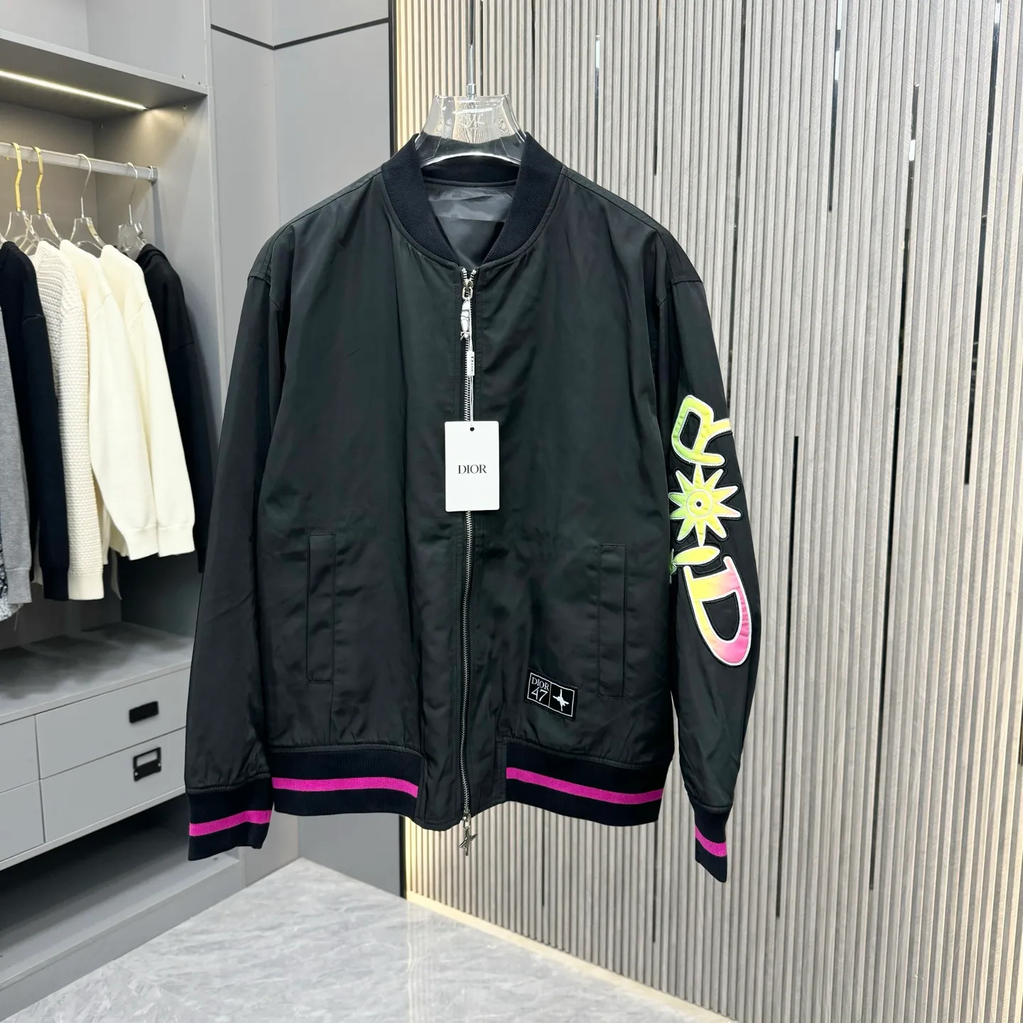 🅿️440 Dior 25ss new heavy industry gradient embroidery jacket for autumn and winter. Customized double slider DIOR AND LEWIS HAMILTON. Sleeves are hand-patched with patchwork and decorated with multi-color cooperation logo. Not a market plain embroidery process with 47 gradient numbers on the back of the graphic. SMLXL
