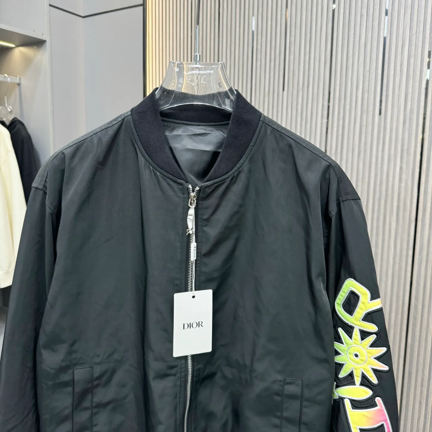🅿️440 Dior 25ss new heavy industry gradient embroidery jacket for autumn and winter. Customized double slider DIOR AND LEWIS HAMILTON. Sleeves are hand-patched with patchwork and decorated with multi-color cooperation logo. Not a market plain embroidery process with 47 gradient numbers on the back of the graphic. SMLXL