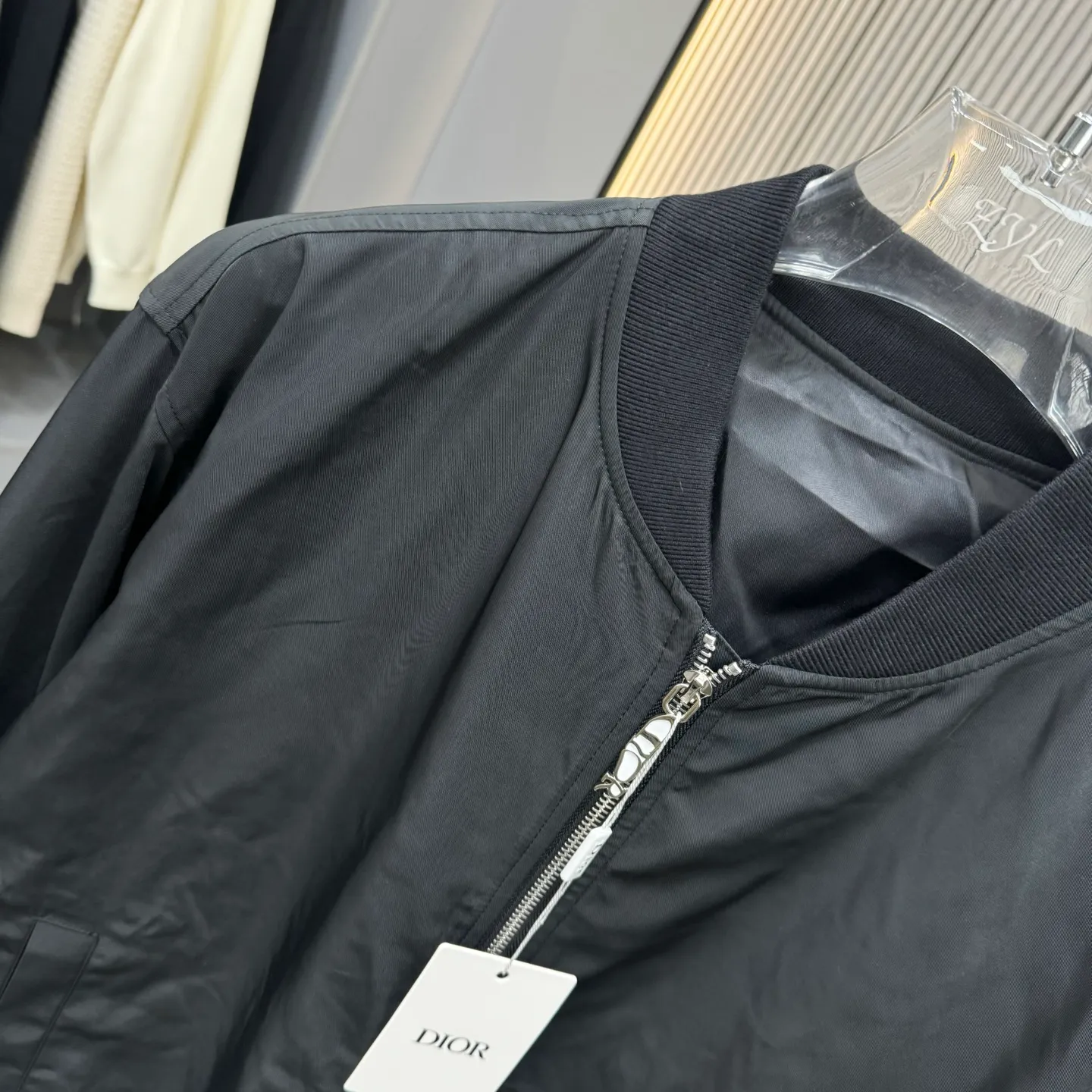 🅿️440 Dior 25ss new heavy industry gradient embroidery jacket for autumn and winter. Customized double slider DIOR AND LEWIS HAMILTON. Sleeves are hand-patched with patchwork and decorated with multi-color cooperation logo. Not a market plain embroidery process with 47 gradient numbers on the back of the graphic. SMLXL