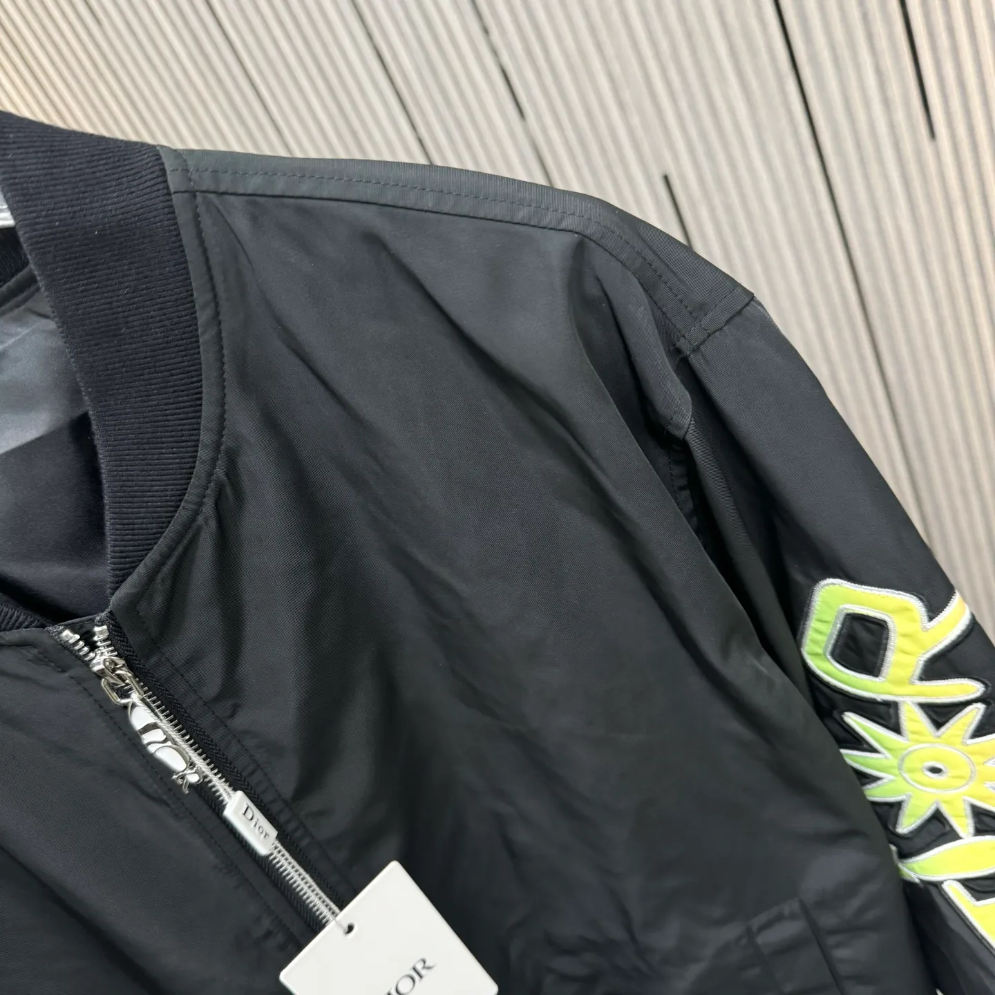 🅿️440 Dior 25ss new heavy industry gradient embroidery jacket for autumn and winter. Customized double slider DIOR AND LEWIS HAMILTON. Sleeves are hand-patched with patchwork and decorated with multi-color cooperation logo. Not a market plain embroidery process with 47 gradient numbers on the back of the graphic. SMLXL