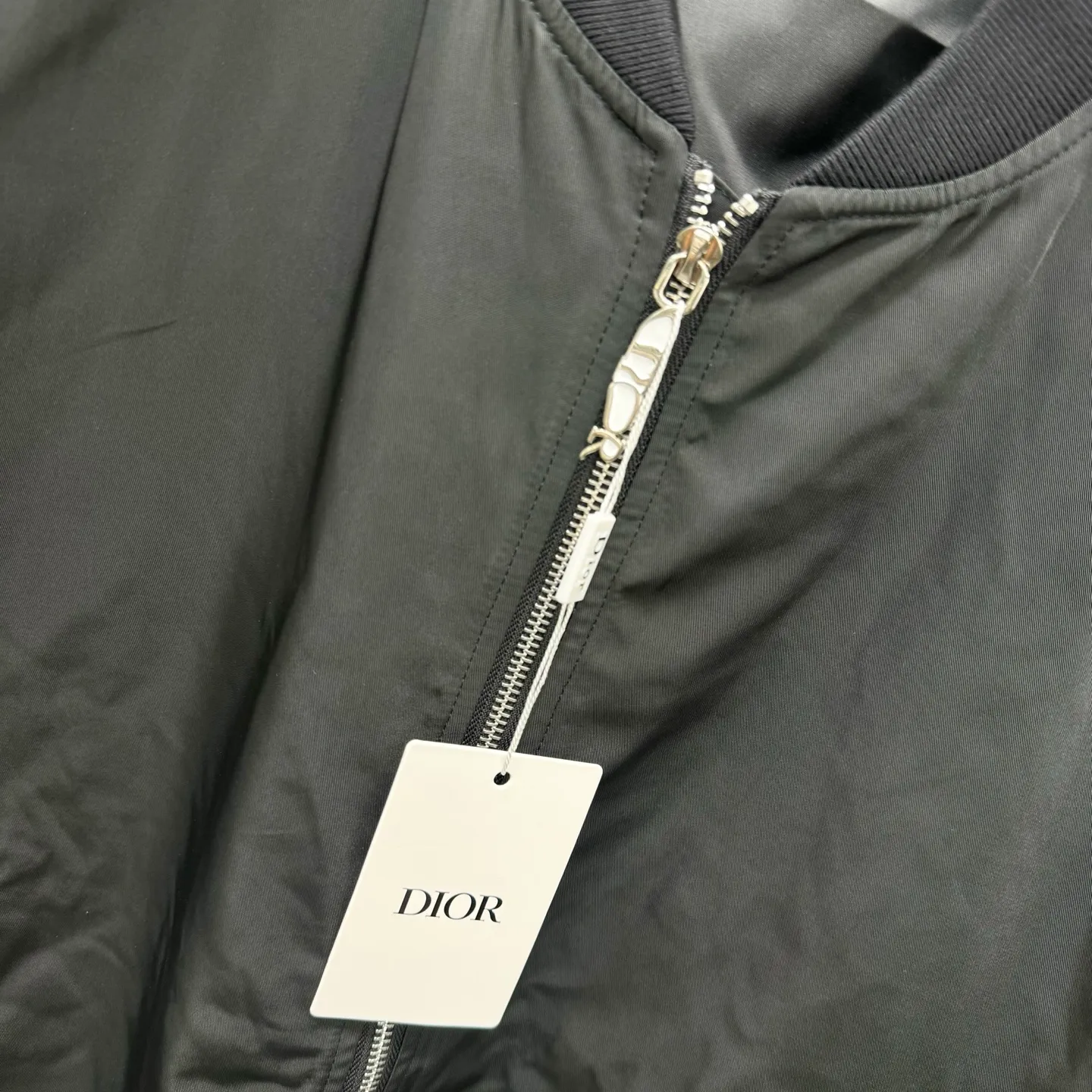 🅿️440 Dior 25ss new heavy industry gradient embroidery jacket for autumn and winter. Customized double slider DIOR AND LEWIS HAMILTON. Sleeves are hand-patched with patchwork and decorated with multi-color cooperation logo. Not a market plain embroidery process with 47 gradient numbers on the back of the graphic. SMLXL