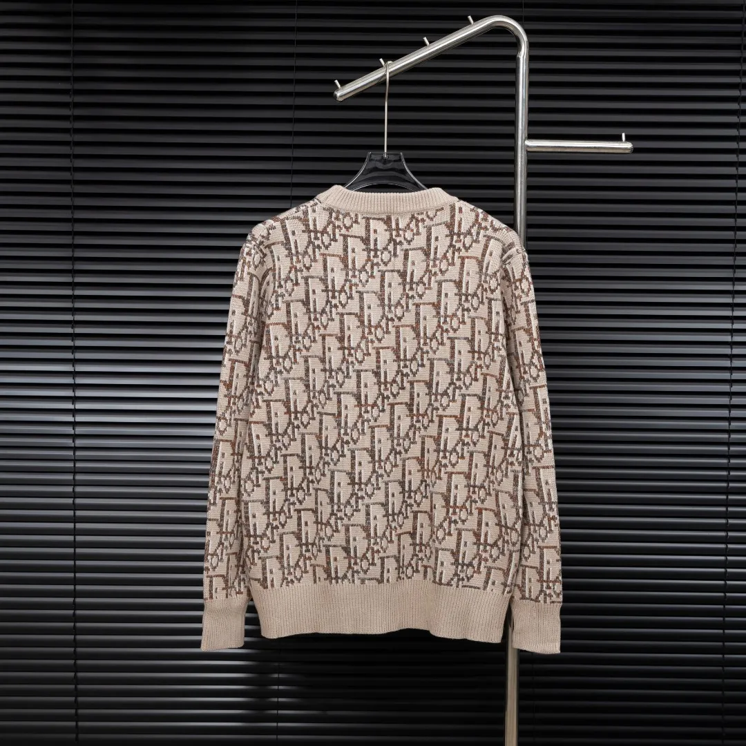 🅿️330 Style: DIOR Dior all-over knitted long-sleeved sweater Size: S-XXL Fabric: Wool blend Accessories: Full set of customized original accessories No gender distinction, same style for men and women