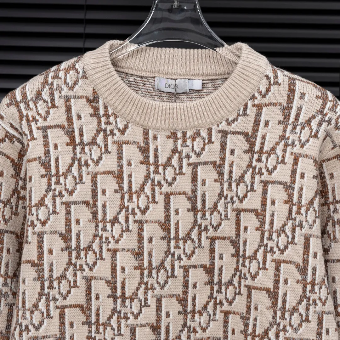 🅿️330 Style: DIOR Dior all-over knitted long-sleeved sweater Size: S-XXL Fabric: Wool blend Accessories: Full set of customized original accessories No gender distinction, same style for men and women