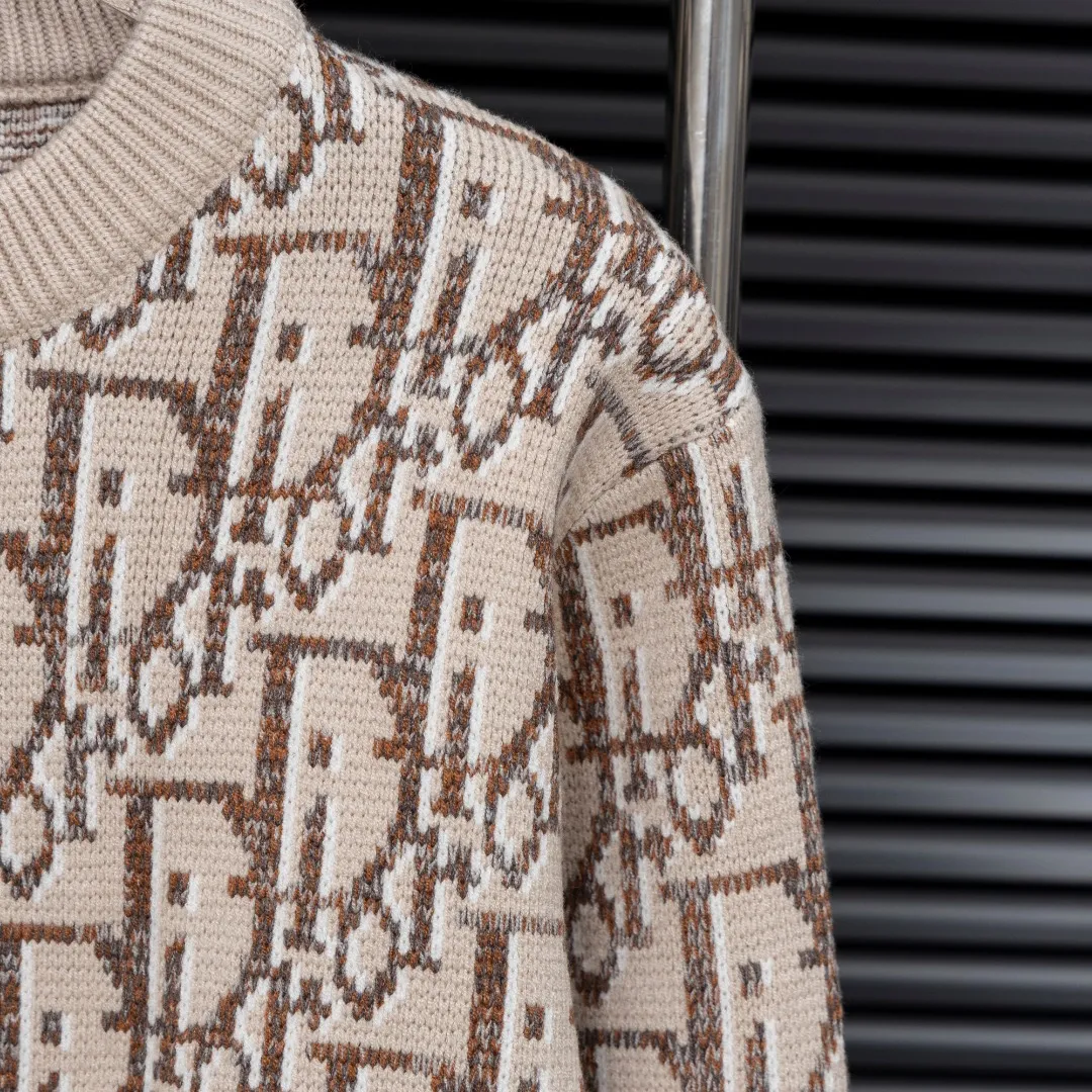 🅿️330 Style: DIOR Dior all-over knitted long-sleeved sweater Size: S-XXL Fabric: Wool blend Accessories: Full set of customized original accessories No gender distinction, same style for men and women
