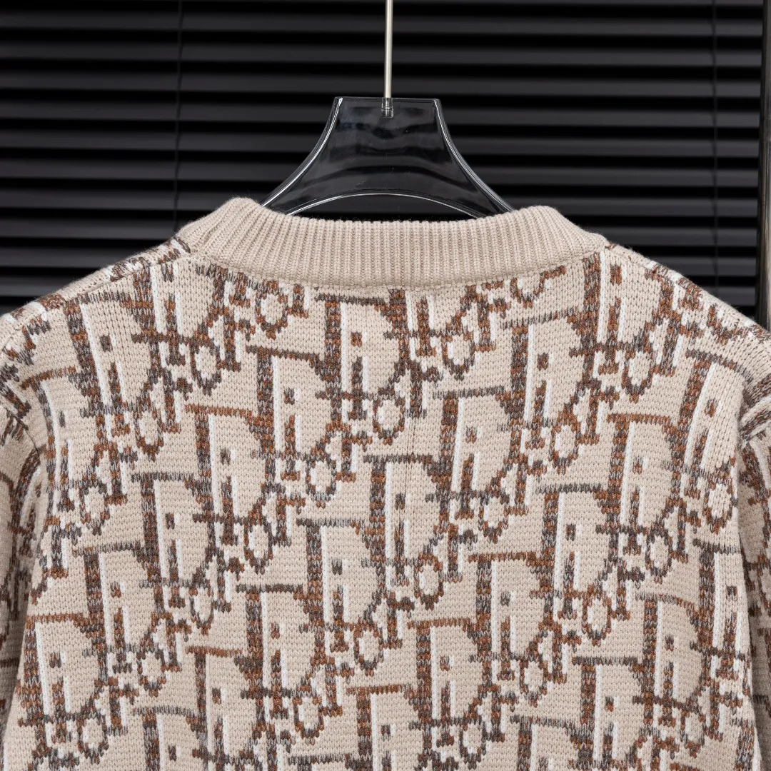 🅿️330 Style: DIOR Dior all-over knitted long-sleeved sweater Size: S-XXL Fabric: Wool blend Accessories: Full set of customized original accessories No gender distinction, same style for men and women