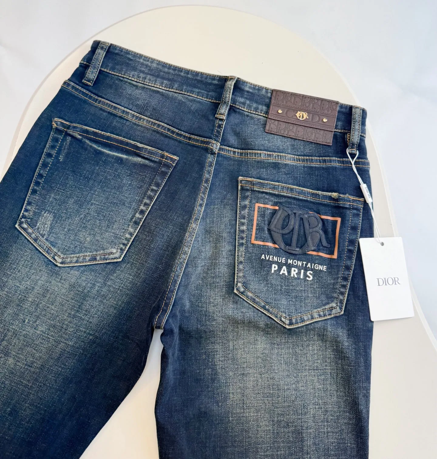 🅿️280 Top quality model number: D201 Foreign trade export order👖DIOR new men's jeans original factory original fabric original wash water! Imported original washed elastic fabric, complicated handicraft superposition, any washing process will turn into a completely different color effect if you stay for a few seconds longer, so it is more precious, especially durable and taste-resistant... Use the best elastic texture of denim, genuine leather, branded and high-end metal accessories... to create unique and original jeans and styles! Original hardware and accessories, super correct fit, comfortable and breathable, extremely high counter quality. Number of codes: 29 30 31 32 33 34 36 38