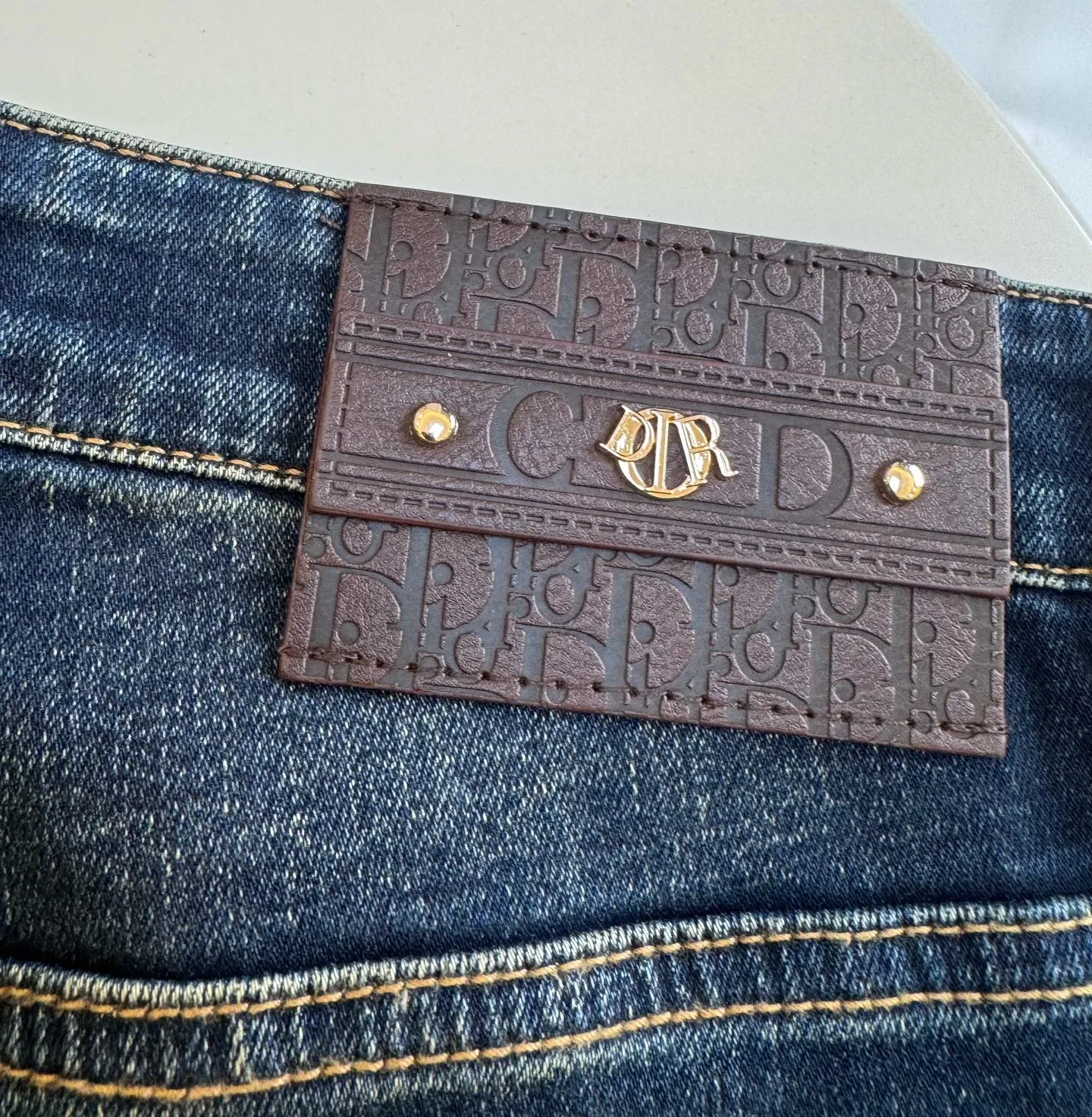 🅿️280 Top quality model number: D201 Foreign trade export order👖DIOR new men's jeans original factory original fabric original wash water! Imported original washed elastic fabric, complicated handicraft superposition, any washing process will turn into a completely different color effect if you stay for a few seconds longer, so it is more precious, especially durable and taste-resistant... Use the best elastic texture of denim, genuine leather, branded and high-end metal accessories... to create unique and original jeans and styles! Original hardware and accessories, super correct fit, comfortable and breathable, extremely high counter quality. Number of codes: 29 30 31 32 33 34 36 38