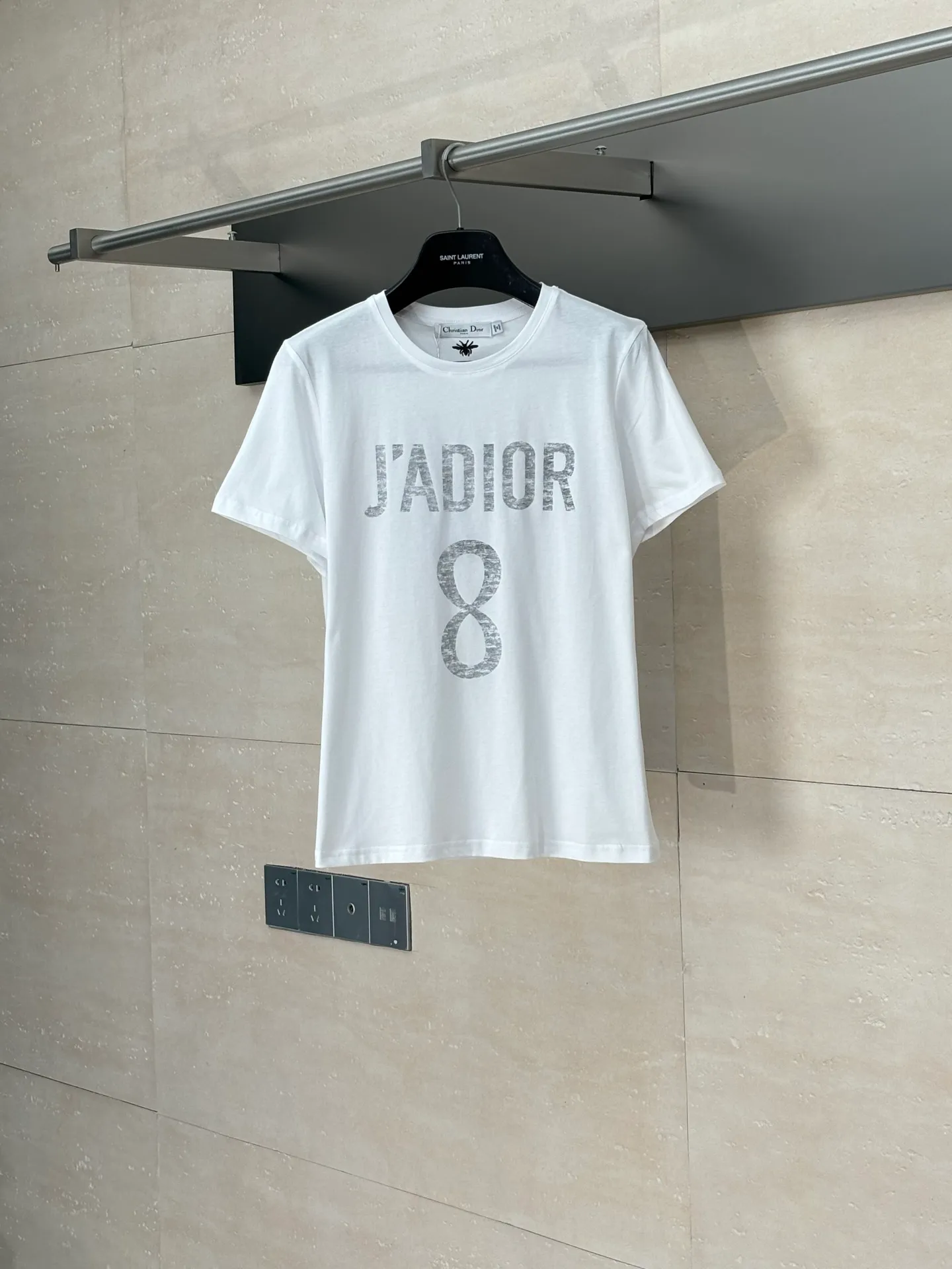 🅿️256 Dio*/Dior 25Ss new classic 8-letter printed round neck short-sleeved T-shirt. Customized cotton material, breathable, comfortable, and full of texture. The short-sleeved T-shirt is cut to highlight the brand style. Made of heavyweight pure cotton, slightly stretchy, showing a slimming visual effect. The light letters permeate to give a soft and fresh feeling. The classic "JADIOR 8" words highlight the brand charm and add a sense of fashion. Size: S/M/L