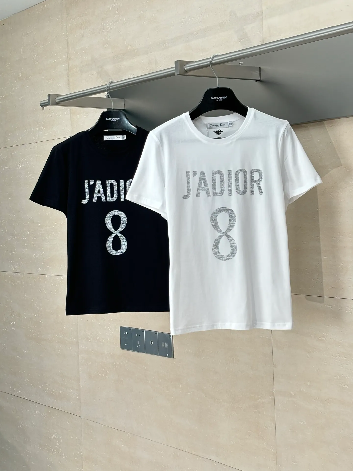 🅿️256 Dio*/Dior 25Ss new classic 8-letter printed round neck short-sleeved T-shirt. Customized cotton material, breathable, comfortable, and full of texture. The short-sleeved T-shirt is cut to highlight the brand style. Made of heavyweight pure cotton, slightly stretchy, showing a slimming visual effect. The light letters permeate to give a soft and fresh feeling. The classic "JADIOR 8" words highlight the brand charm and add a sense of fashion. Size: S/M/L