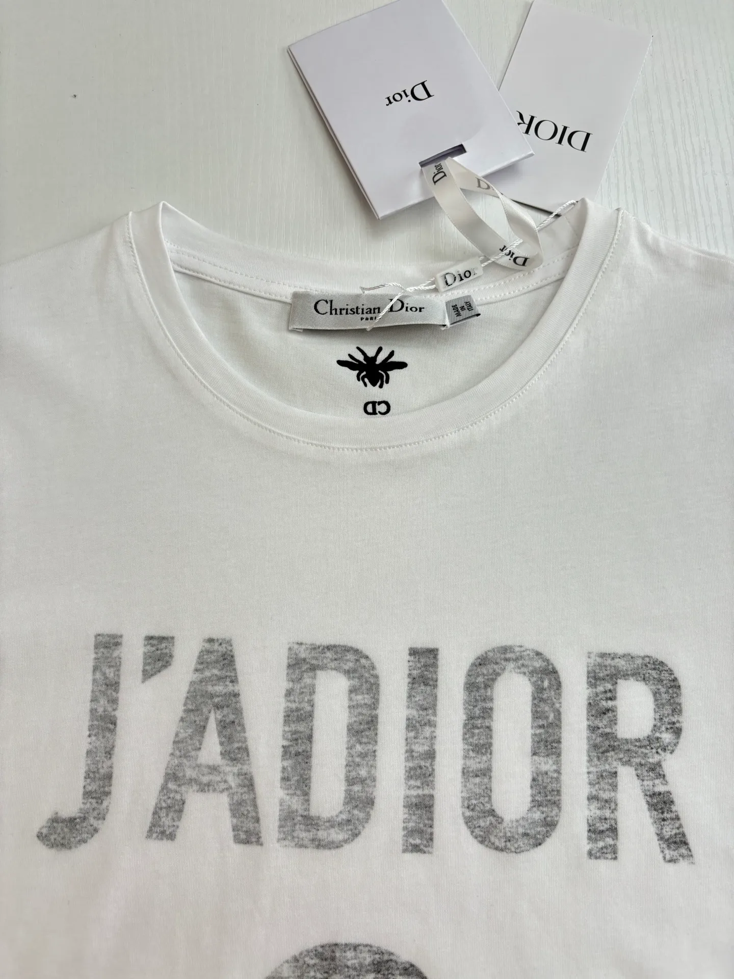 🅿️256 Dio*/Dior 25Ss new classic 8-letter printed round neck short-sleeved T-shirt. Customized cotton material, breathable, comfortable, and full of texture. The short-sleeved T-shirt is cut to highlight the brand style. Made of heavyweight pure cotton, slightly stretchy, showing a slimming visual effect. The light letters permeate to give a soft and fresh feeling. The classic "JADIOR 8" words highlight the brand charm and add a sense of fashion. Size: S/M/L