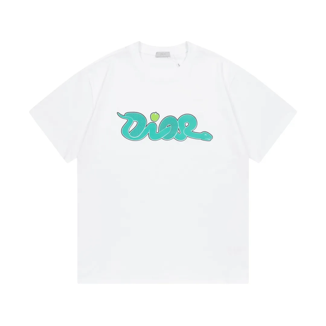 🅿️170 Dior Dior joint KAWS series 2025 new style snake-shaped letter logo Uniform short-sleeved T-shirt for men and women ·Customized 280g 100% double yarn pure cotton fabric ·Dyeing 32 counts double-strand thread ·Kangli digital direct printing process ·Collar label, hangtag, main mark and three complete labels Color: white Size: XS S M L