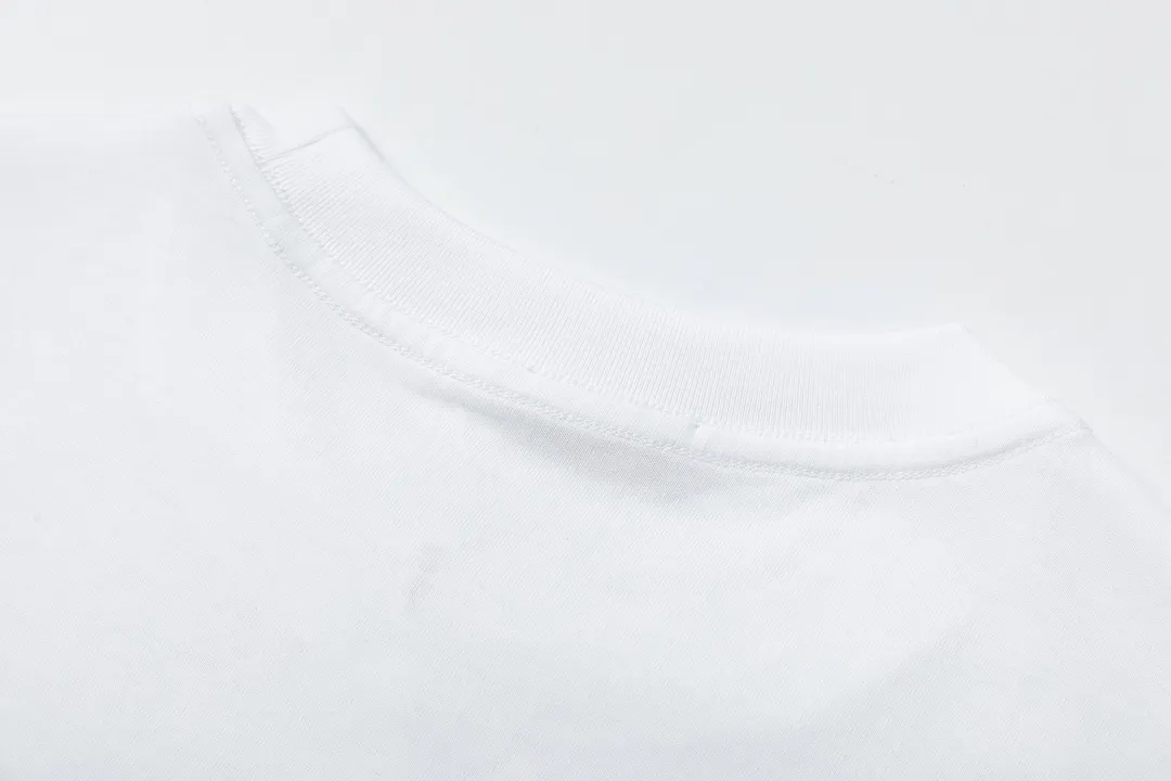 🅿️170 Dior Dior joint KAWS series 2025 new style snake-shaped letter logo Uniform short-sleeved T-shirt for men and women ·Customized 280g 100% double yarn pure cotton fabric ·Dyeing 32 counts double-strand thread ·Kangli digital direct printing process ·Collar label, hangtag, main mark and three complete labels Color: white Size: XS S M L