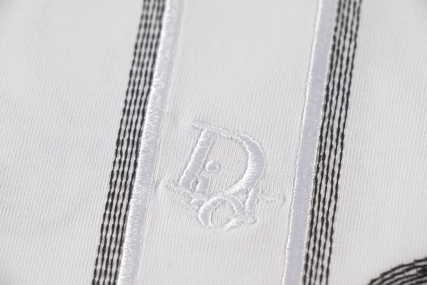 🅿️160 Dior*2026 latest short-sleeved material: high version 300g double yarn combed cotton Size: S M L XL Color: black white Style number: W3655