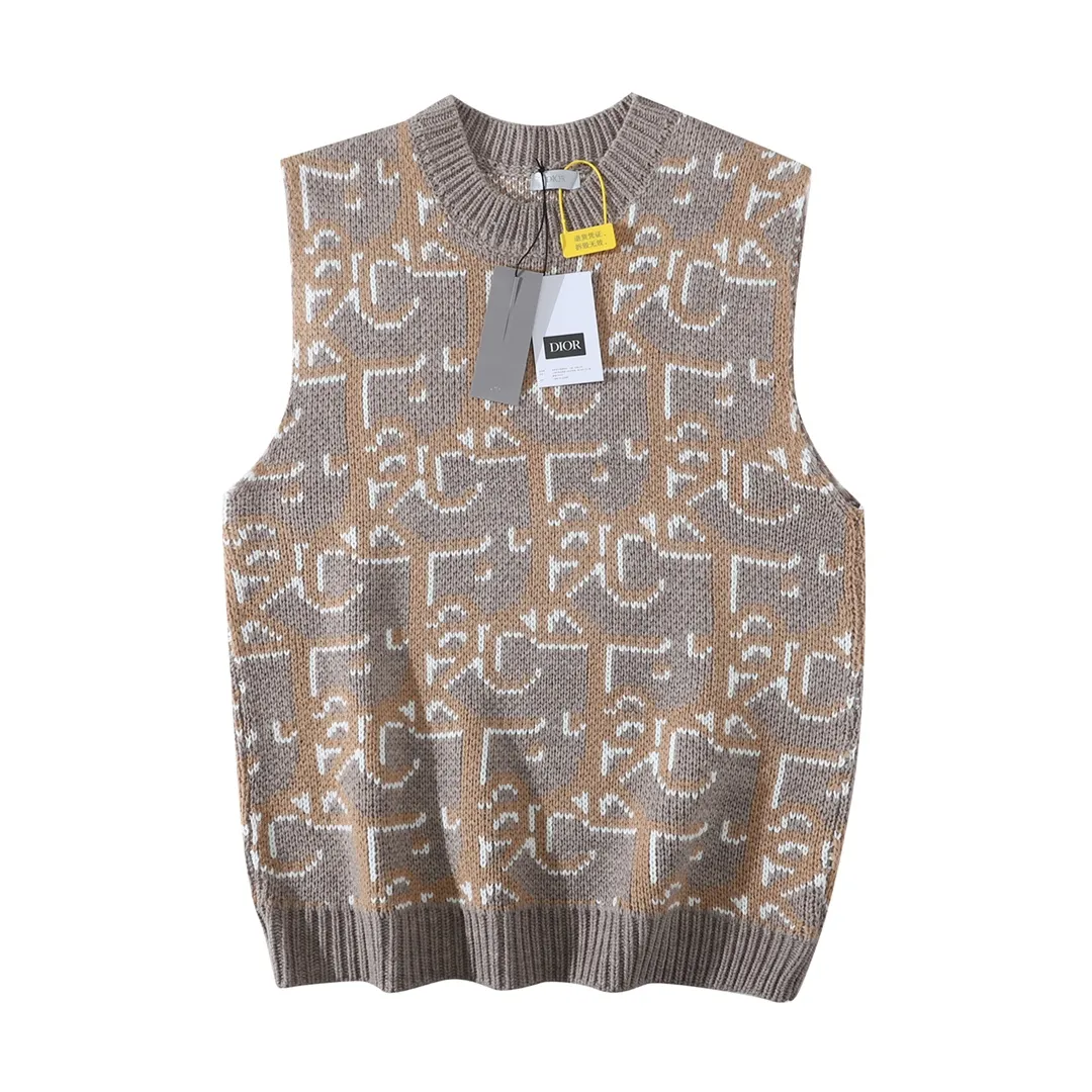 🅿️260 CD jacquard cardigan sweater ⚠️Original purchase price 12560💰, the wool is knitted by a 7-needle imported machine, and the yarn is dyed with wool content. The pattern is restored after 3 times of pattern making. The original developed custom yarn. Customized accessories. The whole body is decorated with DIOR AND CACTUS JACK Oblique printing. Ribbed round neck, cuffs and hem. Size XS S M L