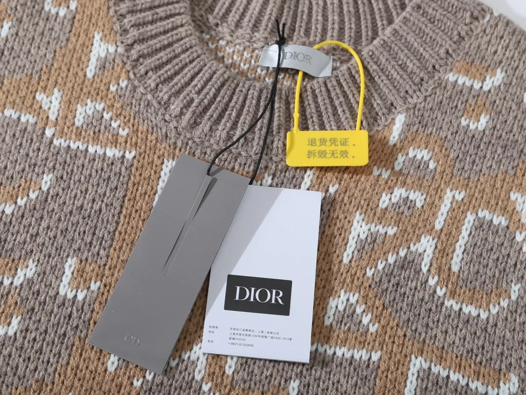 🅿️260 CD jacquard cardigan sweater ⚠️Original purchase price 12560💰, the wool is knitted by a 7-needle imported machine, and the yarn is dyed with wool content. The pattern is restored after 3 times of pattern making. The original developed custom yarn. Customized accessories. The whole body is decorated with DIOR AND CACTUS JACK Oblique printing. Ribbed round neck, cuffs and hem. Size XS S M L