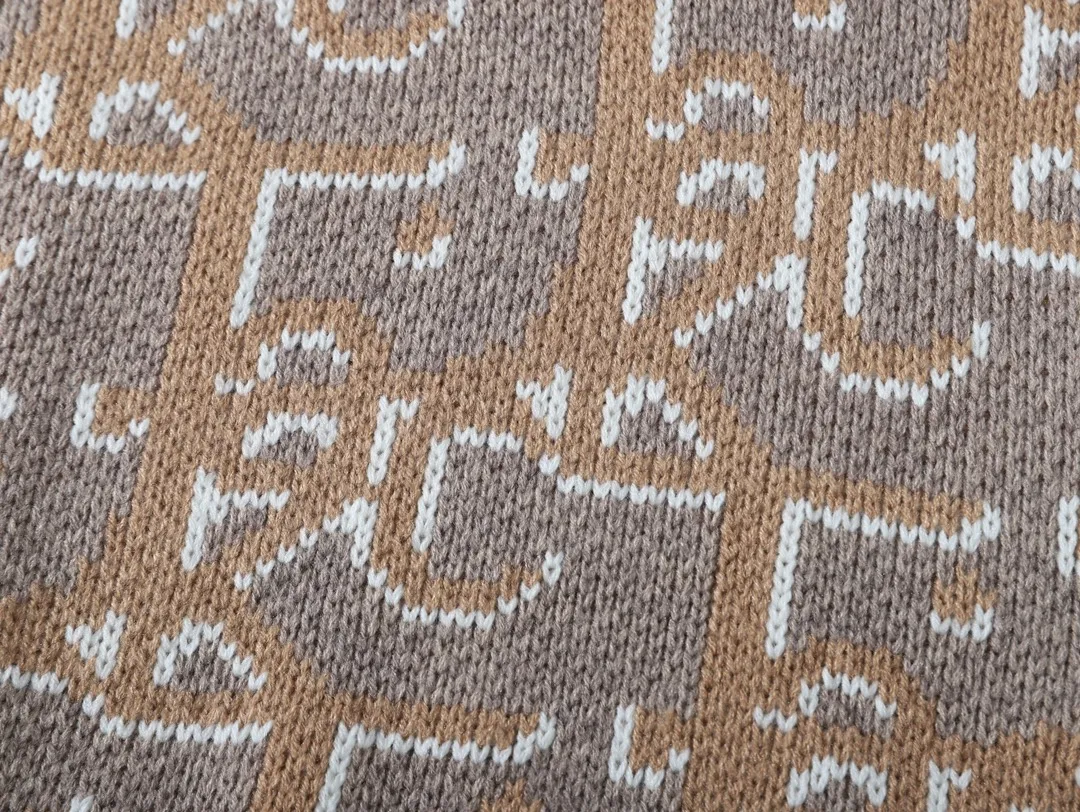 🅿️260 CD jacquard cardigan sweater ⚠️Original purchase price 12560💰, the wool is knitted by a 7-needle imported machine, and the yarn is dyed with wool content. The pattern is restored after 3 times of pattern making. The original developed custom yarn. Customized accessories. The whole body is decorated with DIOR AND CACTUS JACK Oblique printing. Ribbed round neck, cuffs and hem. Size XS S M L