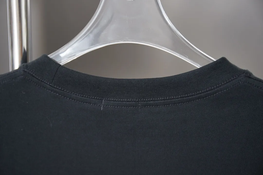 🅿️170 D＊or CD 25SS early spring new style joint series chest collar logo short sleeves light luxury essential item for daily commuting for men and women correct version welcome to compare detailed features · 320g 100% pure cotton double yarn jersey fabric · Custom dyed in the same cylinder, special thickened 32 count double-strand 1X1 thread · Hand-sewn custom brand collar label on the chest · Double needle stitching cross-stitching process · Original main mark, washed tag, brand moisture-proof paper packaging Color: White/Black Size: S/M/L/XL