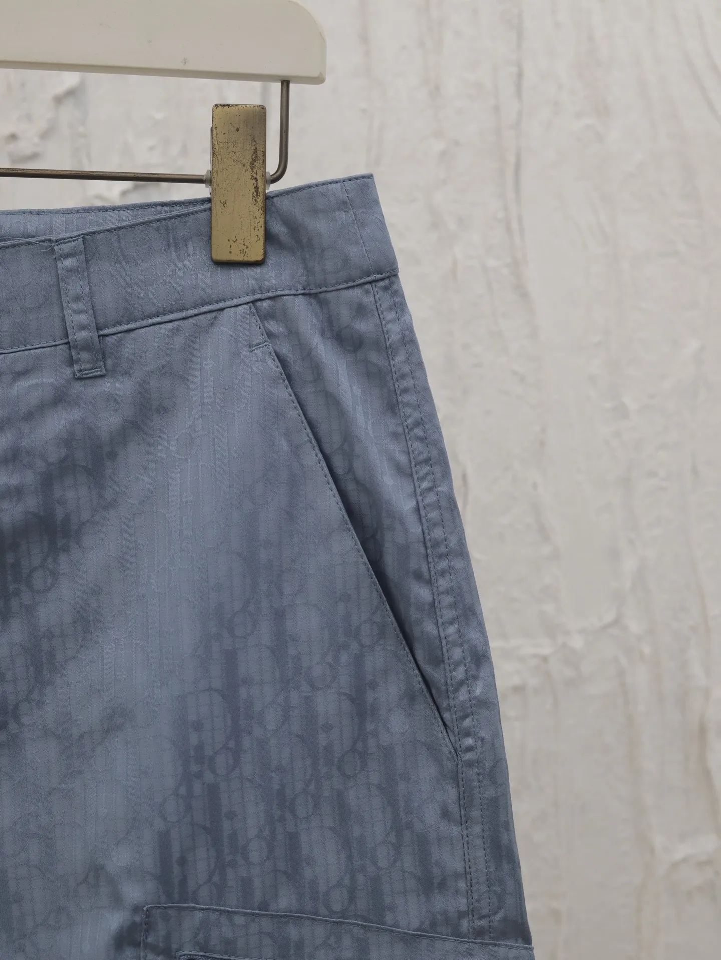 🅿️430 Dio*/Dior 25SS new oblique printed mulberry silk blend cargo shorts. Equipped with zipper buttons and hook fasteners, two side welt pockets, two front zipper pockets with Dr zip pullers, two rear welt pockets, and belt loops.  Size：S/M/L/XL