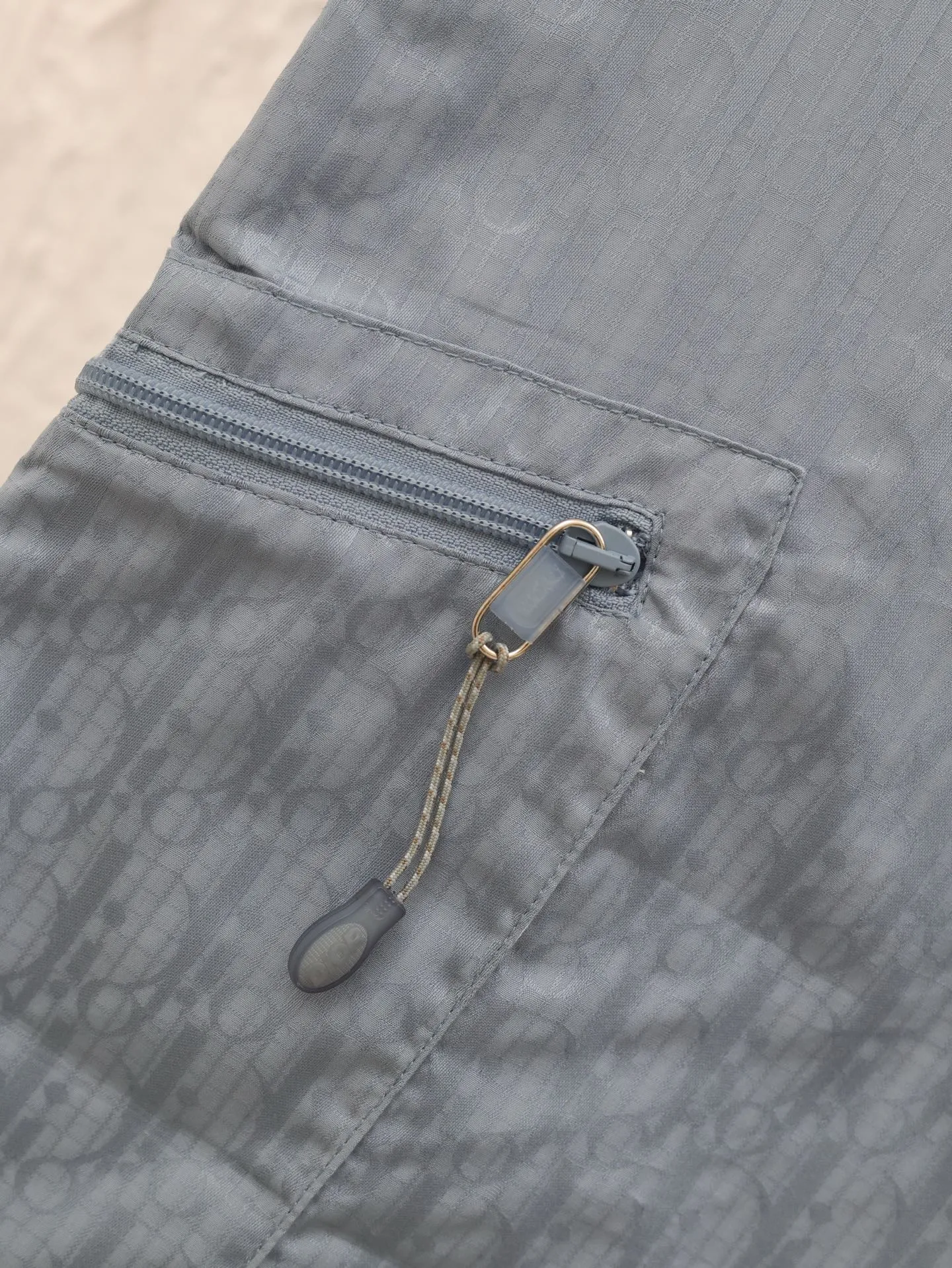 🅿️430 Dio*/Dior 25SS new oblique printed mulberry silk blend cargo shorts. Equipped with zipper buttons and hook fasteners, two side welt pockets, two front zipper pockets with Dr zip pullers, two rear welt pockets, and belt loops.  Size：S/M/L/XL