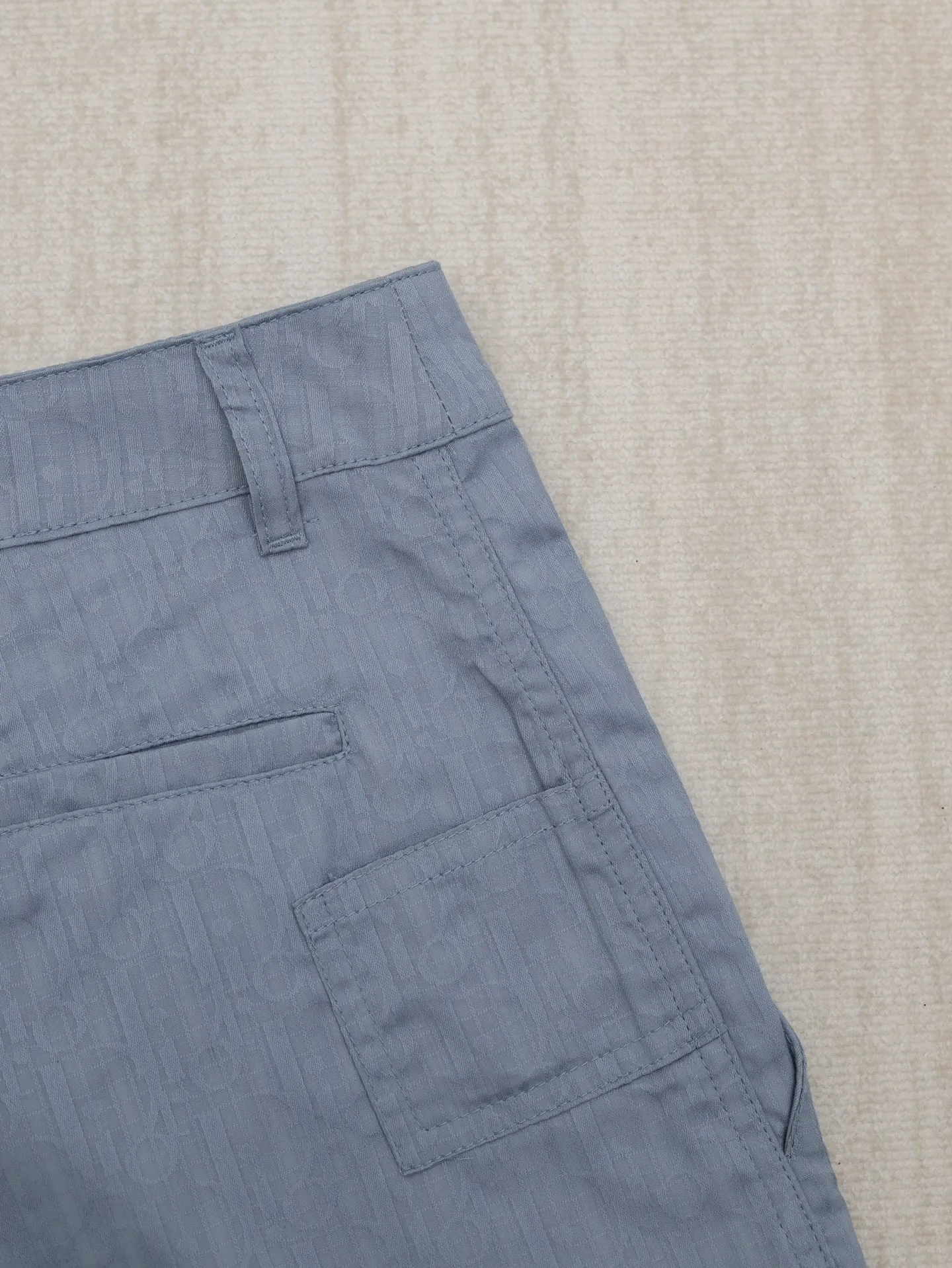 🅿️430 Dio*/Dior 25SS new oblique printed mulberry silk blend cargo shorts. Equipped with zipper buttons and hook fasteners, two side welt pockets, two front zipper pockets with Dr zip pullers, two rear welt pockets, and belt loops.  Size：S/M/L/XL
