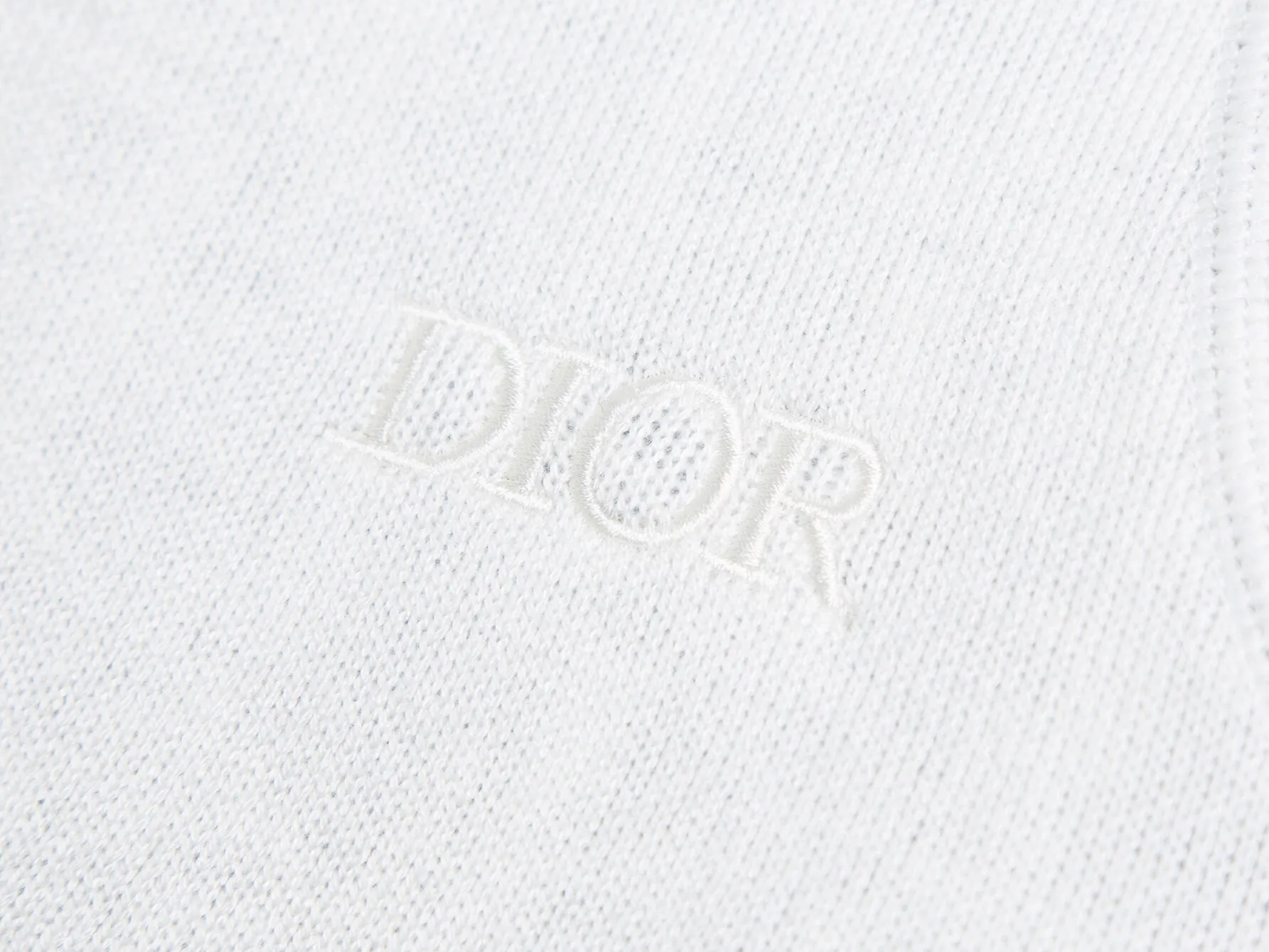🅿️720 (No pressure in and out of the cabinet🔥 ZP version) Thick cashmere Double-sided🉑️Wearable The size is too large⚠️-Dior official website classic style🔥 Double-sided wearable different style letter logo jacquard cashmere blend hooded sweater jacket Men and women alike -Using ZP custom-dyed cashmere wool 98% cashmere fabric Threads are custom-dyed in the same cylinder with zero color difference Full set of auxiliary materials customized to distinguish the market currency. Welcome to compare - Color White Gray Dark Gray - Size S M L S-150 M -170 L-200 or less