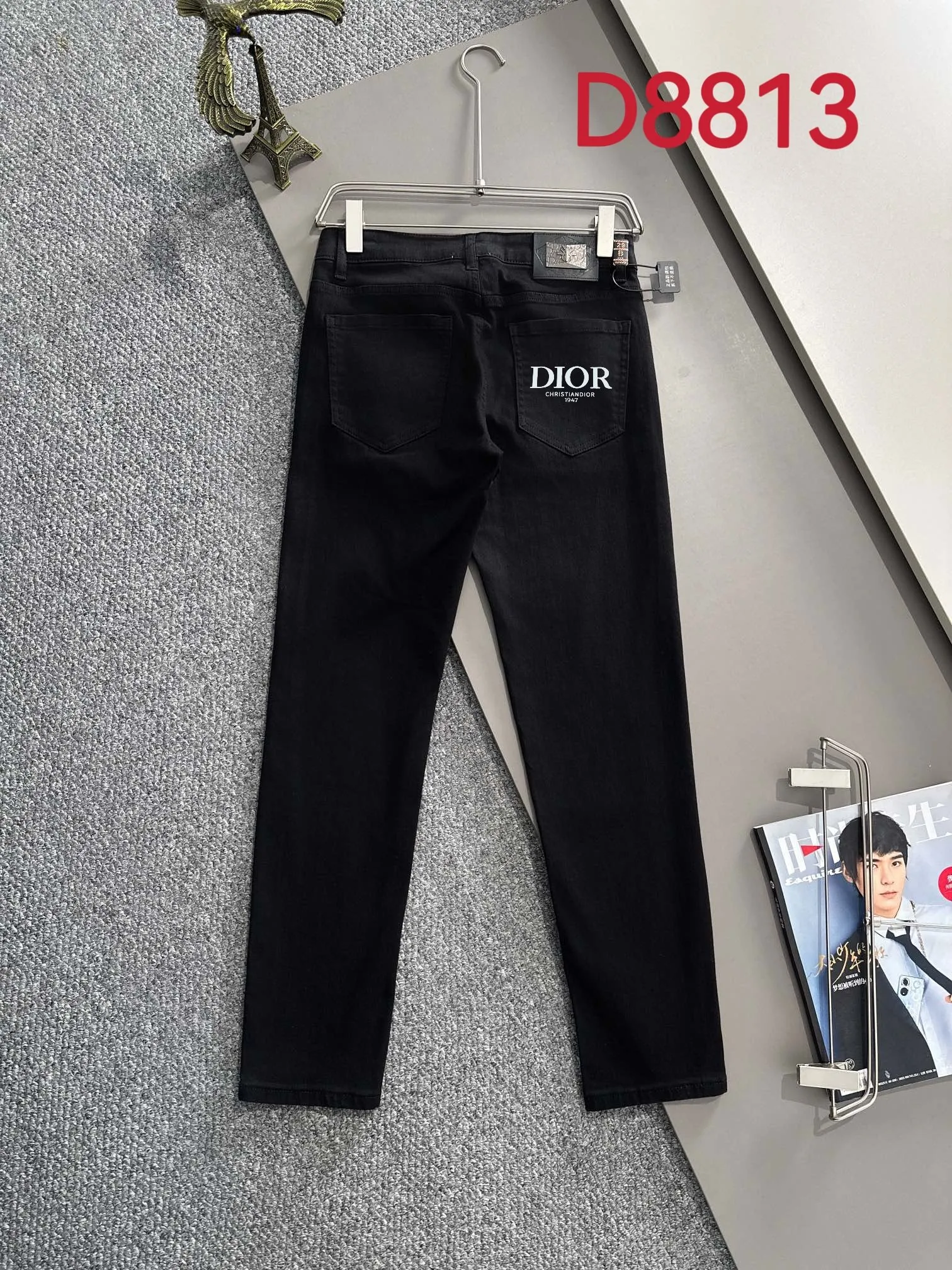 🅿️400 Dior 2025 four-season slim-fit jeans trousers, woven from imported Japanese Denim plain cotton denim fabric, complete with three standards, simple yet elegant, soft, delicate and comfortable, versatile and fashionable upper body! Light luxury, a must-have item for daily commuting! D8813 code number: 28-40 (please state your height and weight when placing an order)