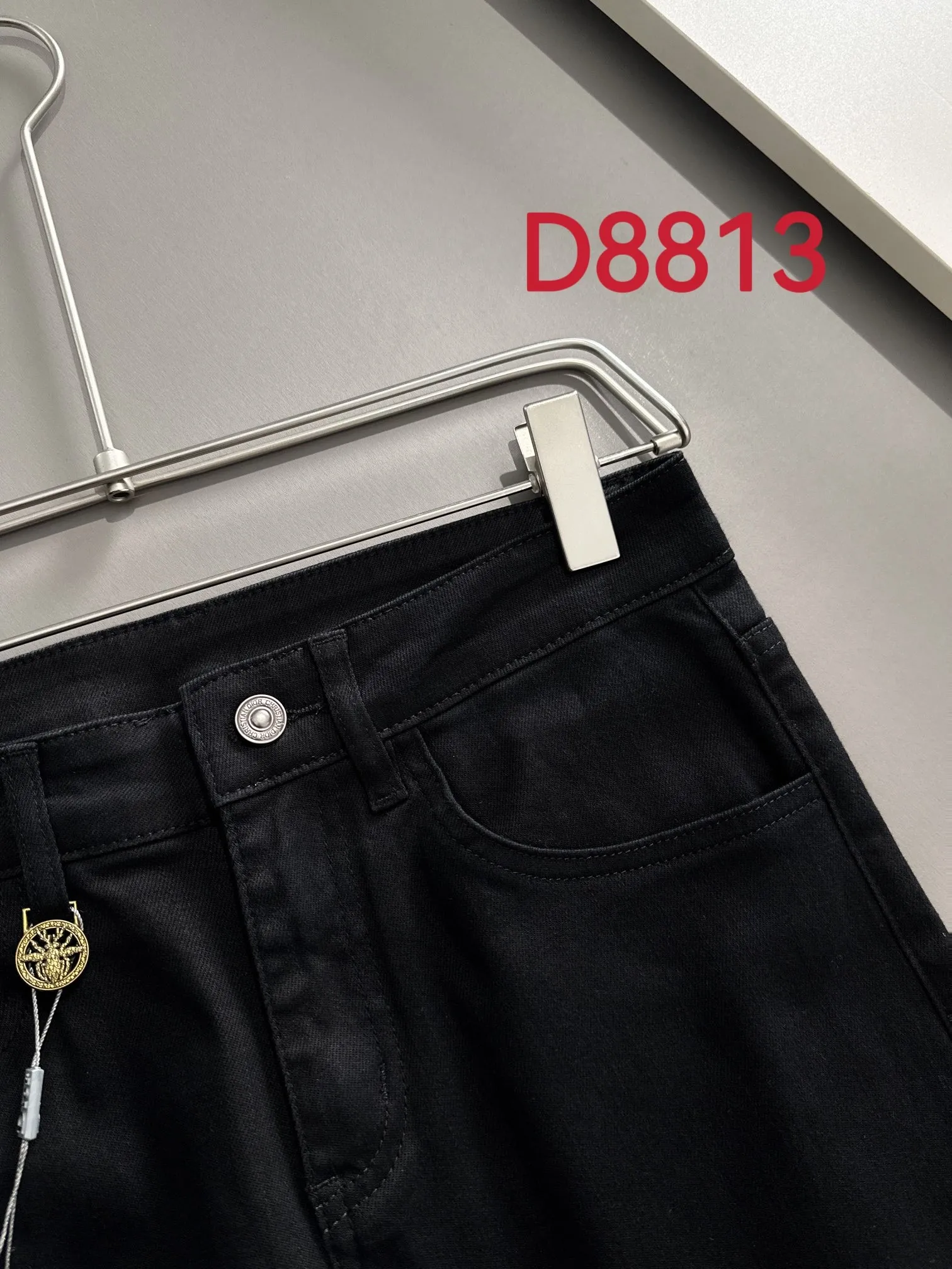 🅿️400 Dior 2025 four-season slim-fit jeans trousers, woven from imported Japanese Denim plain cotton denim fabric, complete with three standards, simple yet elegant, soft, delicate and comfortable, versatile and fashionable upper body! Light luxury, a must-have item for daily commuting! D8813 code number: 28-40 (please state your height and weight when placing an order)