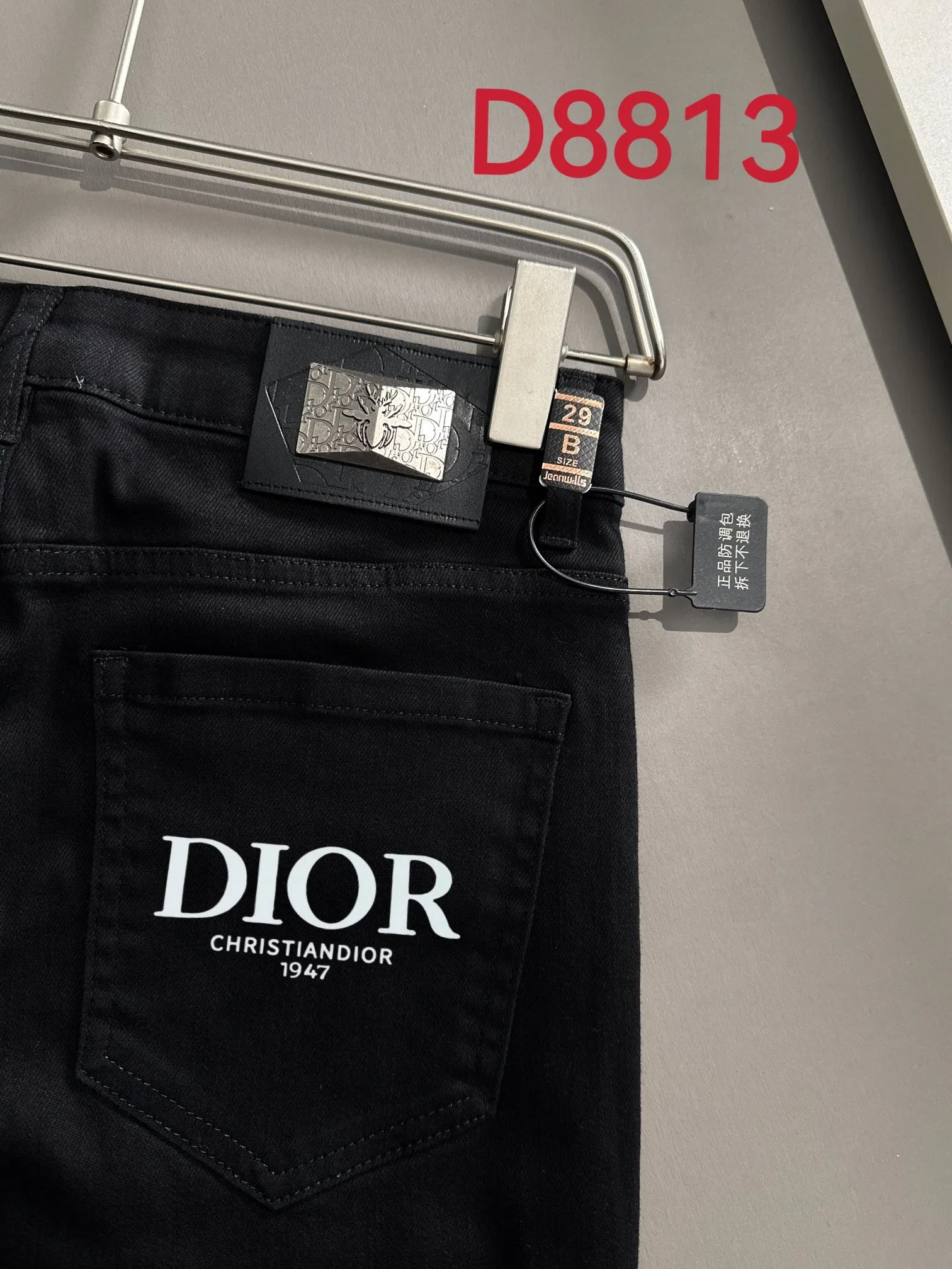 🅿️400 Dior 2025 four-season slim-fit jeans trousers, woven from imported Japanese Denim plain cotton denim fabric, complete with three standards, simple yet elegant, soft, delicate and comfortable, versatile and fashionable upper body! Light luxury, a must-have item for daily commuting! D8813 code number: 28-40 (please state your height and weight when placing an order)