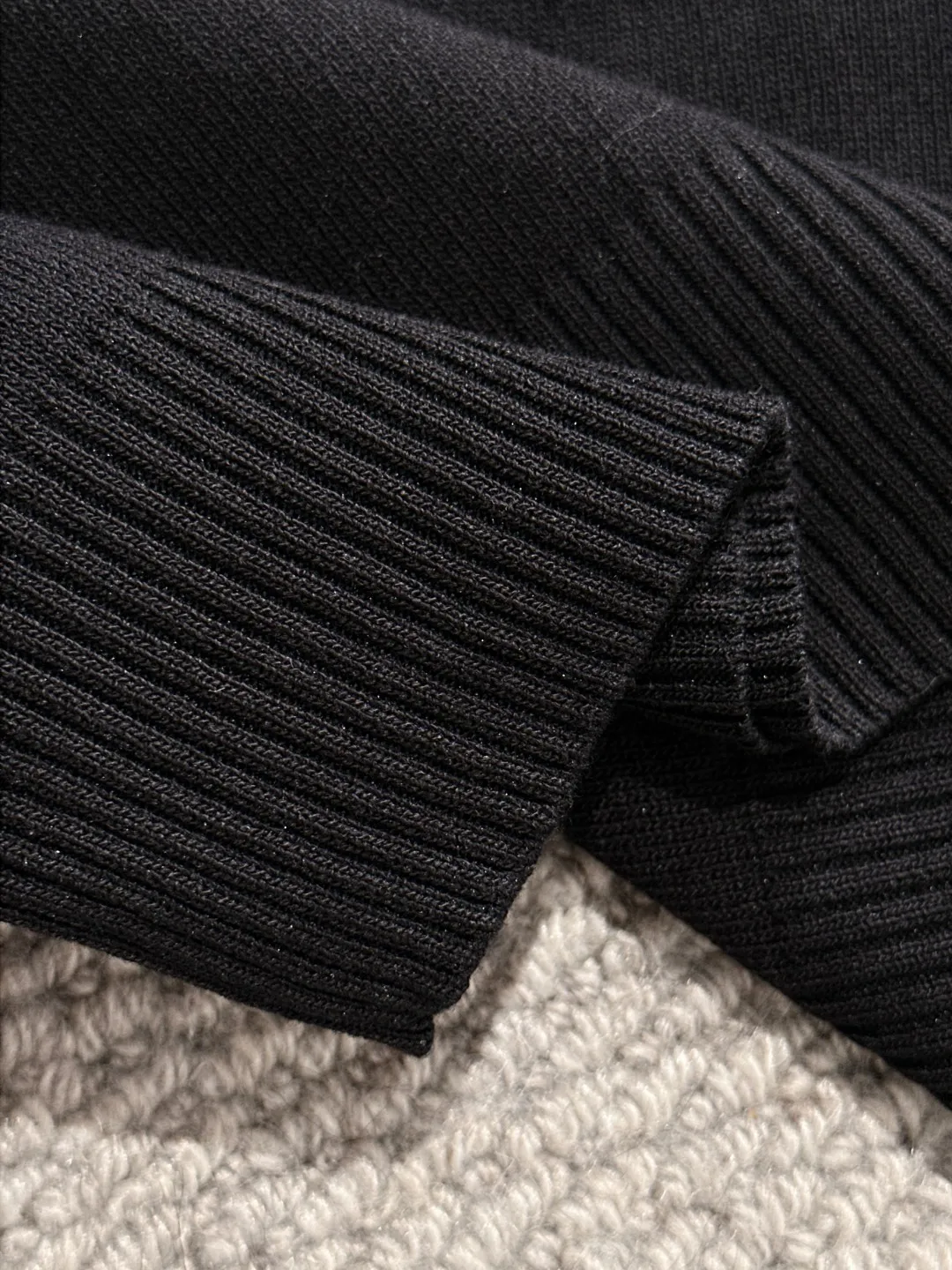 🅿️330 shipped next day. High quality Dior 2025 spring and summer new men's round neck short-sleeved T-shirt. Made of combed cotton yarn knitted cotton fabric. Pure cotton high-weight special yarn. It feels heavy when weighed. The upper body is also more textured than ordinary T-shirts. This texture can cope with the weather easily and is suitable for both hot and cold! The pattern on the chest adopts three-dimensional embroidery technology, and is perfectly produced stitch by stitch with reference to the original version! Loose fit design, looks noble. Size: M to XXXL