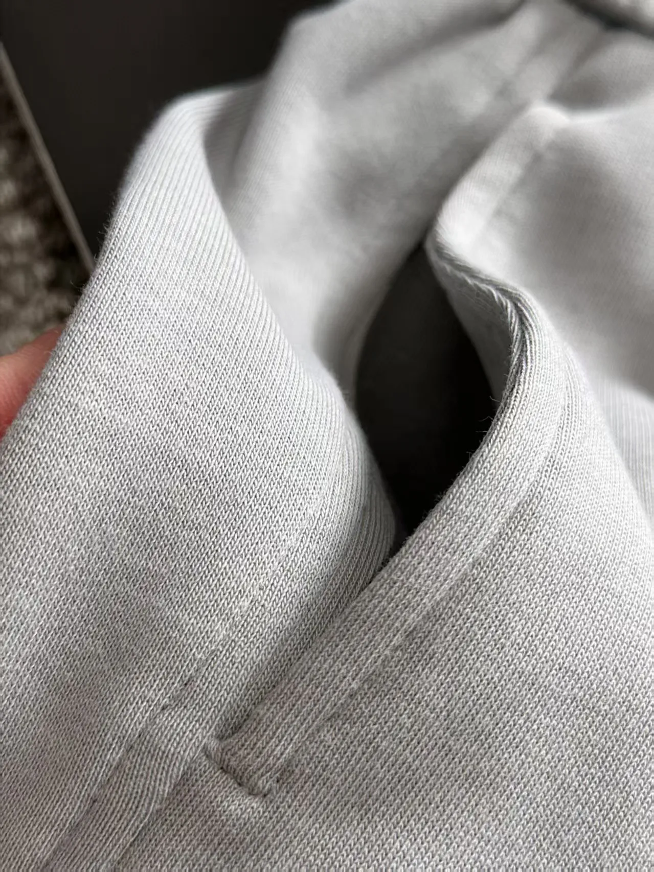 🅿️330 shipped next day. High-quality DIOR Dior 2025 spring and summer new high-definition elastic band casual solid color loose shorts. Made with machines imported from Italy. The hem of the trousers is stitched with two needles. The stitching is fine and firm. The fabric is customized at the counter. It has high breathability and comfort. The details are impeccable. The design concept of brand elements reflects high quality. It feels delicate and soft! It presents a casual cut and the upper body shape is great! Size: M-3XL