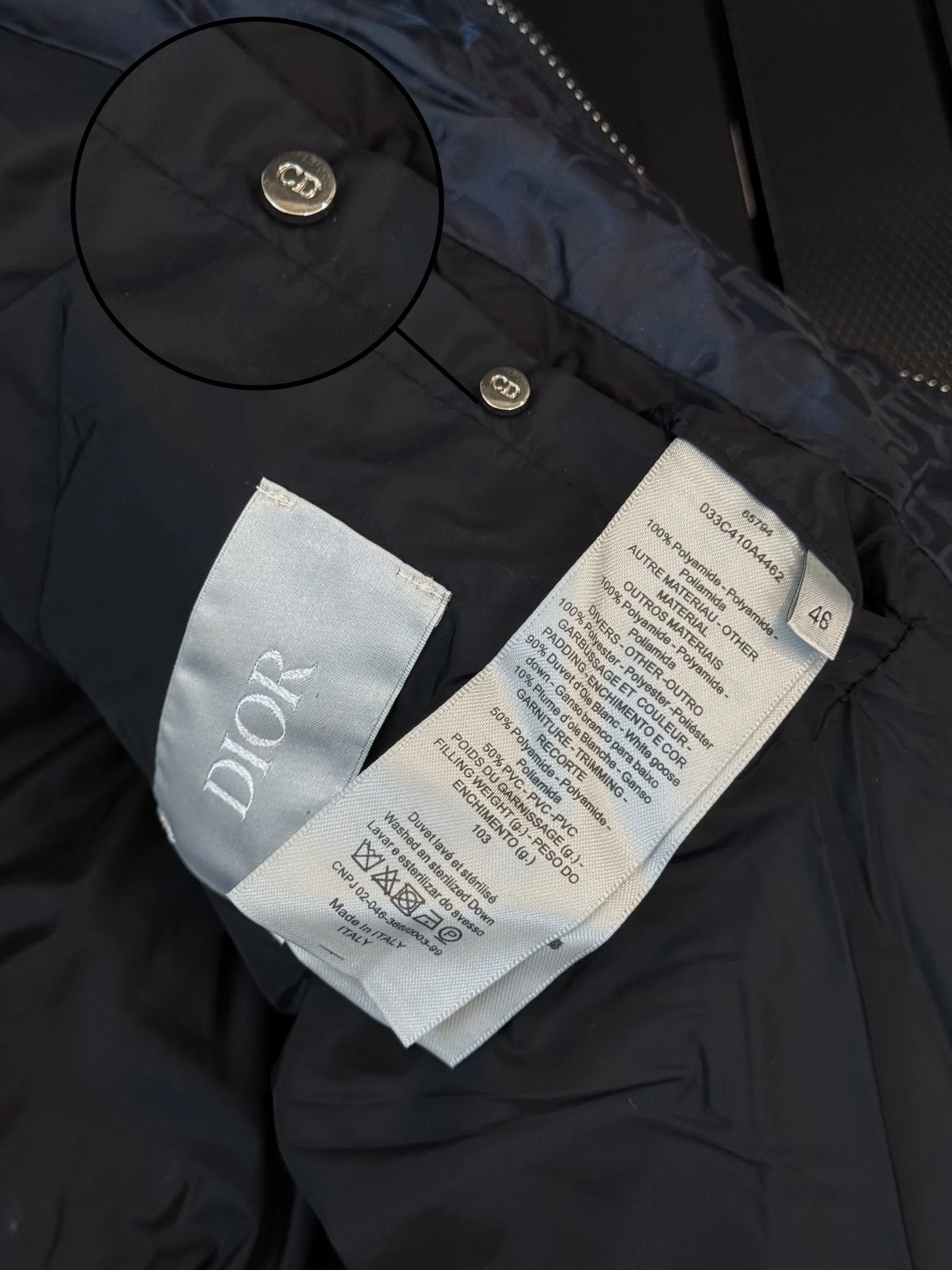 🅿️780 💎Black💎 Top quality, six colors available, new down ⬆️ Dior 23FW oblique dark pattern presbyopic stand collar down jacket, the same style at the counter, popular all the way🔥presbyopic down jacket is here🤩～ This is a down jacket with ultra-complex craftsmanship. The custom-made fabric cycle takes up to 50 days. Based on the original fabric, laser jacquard makes the whole piece of clothing concave and convex, with a stronger three-dimensional effect and a more obvious 3D effect. ✨This fabric has a good hand feel, and the dark pattern presbyopia on the jacket is very low-key. The fabric shows a dark luster and has extremely high waterproof properties! The real texture is more perfect, custom-woven high-density satin nylon material and dark jacquard weave, simple and refreshing, thick and fluffy, super three-proof fabric, waterproof, stain-proof and dust-proof! ✨ Full-width jacquard LOGO, ultra-high-end luxury and style. The handsomeness and eye-catching index of the upper body are absolutely NO. 1. Fully custom-woven jacquard LOGO technology fabric, high-density polyester fiber. It is a new type of heat-insulating and light-weight fabric. It has a light texture, delicate and soft warmth and breathability. Especially the LOGO jacquard produces different light and dark interweaving under different lights! Full of hidden flower logos, low-key with a touch of expensiveness, the overall shape is not too bloated, windproof and waterproof, it can be called a haven in winter 😍 Simple but not simple, wear it with a wrap in autumn and winter. ���The interior is filled with 90-fill white goose down, (90% white goose down ➕10% white goose feather) This type of down is full of fluffiness, better thermal insulation, and has no down stalks! Hooded and windproof design, comfortable and warm! The white goose down filled inside is a strong guarantee of warmth and cold resistance. As for the so-called odor gas of down, it is completely worry-free. The upper body is light and full. The down filling is sufficiently balanced to obtain uniform warmth! The upper body is eye-catching. ✨The hardware of the whole garment is made of original 1V1 customized tungsten material. Leather label design, hot melt technology, one-time molding. Size: S-3Xl (44-54 yards) couple style. Available in six colors: light gray/light blue/navy blue/dark gray/black/dark blue