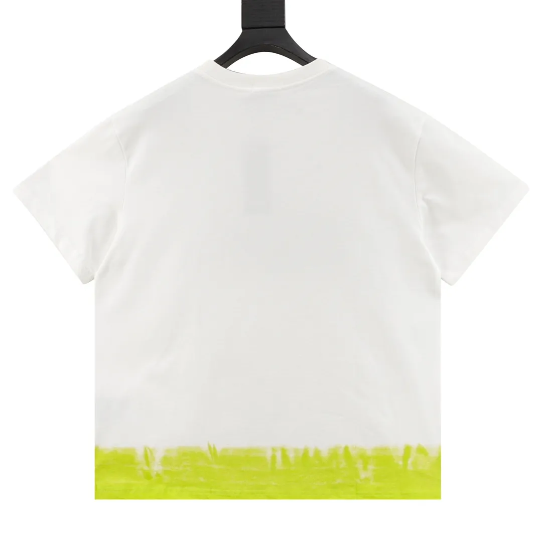 🅿️240 DIIR T-shirt from DO AND KAWS limited collection. The Year of the Snake graphic design reinterprets the classic logo. Contrasting logo patch at chest. The imported machine-made tatami embroidery technology makes the letter logo appear delicate and exquisite, enhancing the decorative effect. Use an embroidery machine to embroider the designed letter logo onto the patch. Size：XS-L