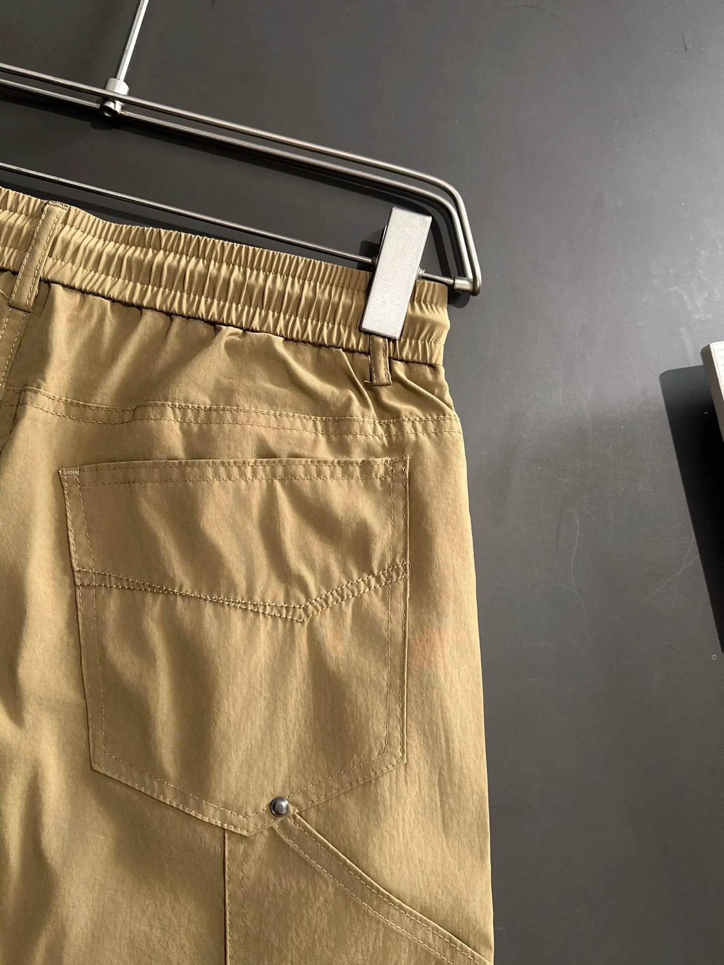 🅿️380 next day shipping Dior 2025 spring and summer new elastic band casual pants, thin counter custom fabrics, high breathability and comfort, impeccable details, brand element design concept, reflecting high quality. It feels delicate and soft! It presents a casual cut and the upper body shape is great! Size: M-4XL
