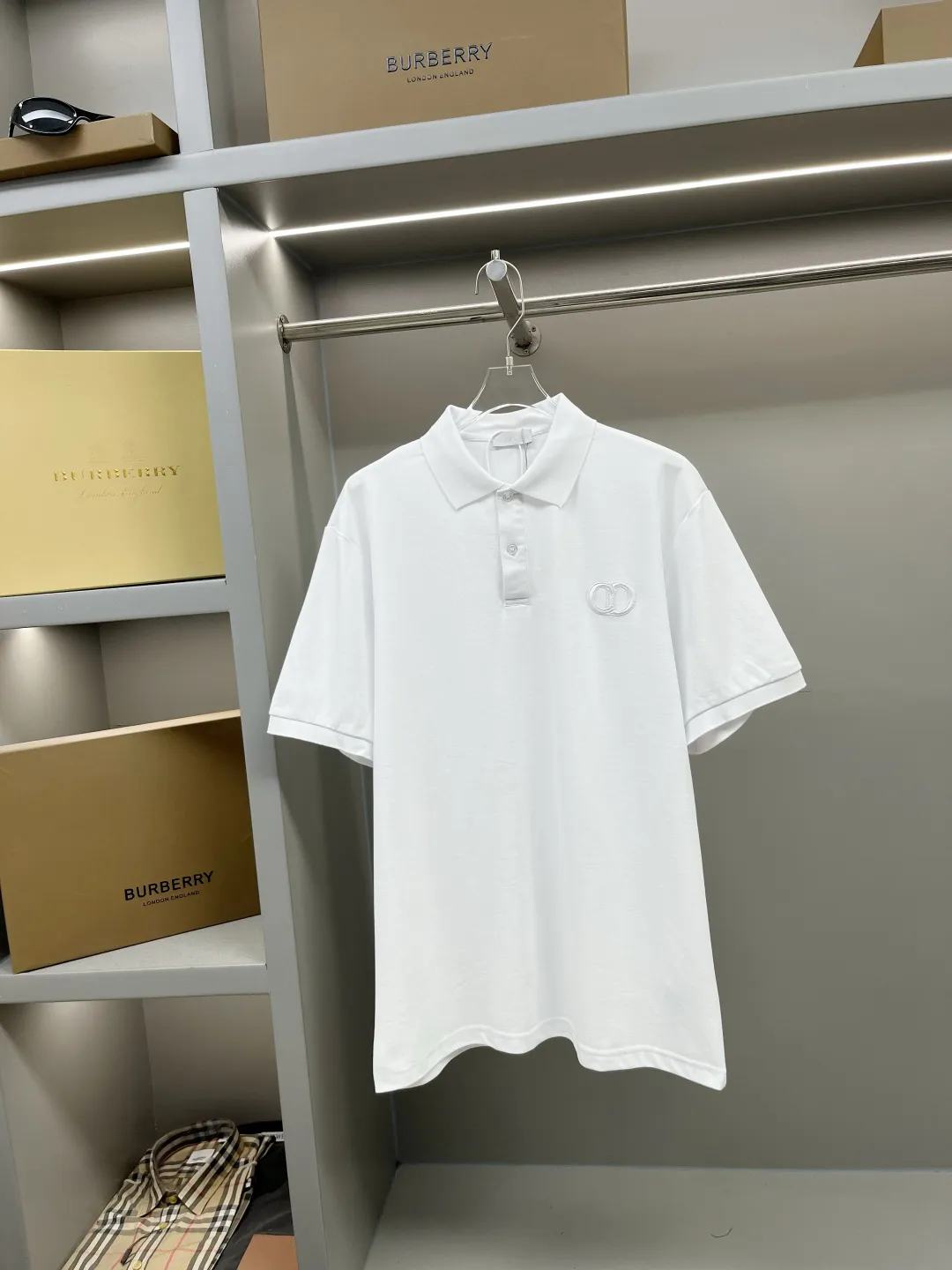 🅿️230 DIOR Dior CD embroidered new Polo shirt. Original fabric. Official same style. Made of 210g pure cotton pique fabric, customized in the same vat dyeing fabric. It feels very comfortable and smooth. The version is quite wide and stylish. Produced by a first-line brand factory. Imported Behringer embroidery machine. The embroidery is full and textured. The collar rib is woven with imported yarn. It will not deform after long-term wear. The latest style for spring and summer. Fashionable and individual. Super versatile and good-looking. It is very suitable for both men and women. It is a must-have item. Color: black, white, royal blue, gray. Size: S-XXL
