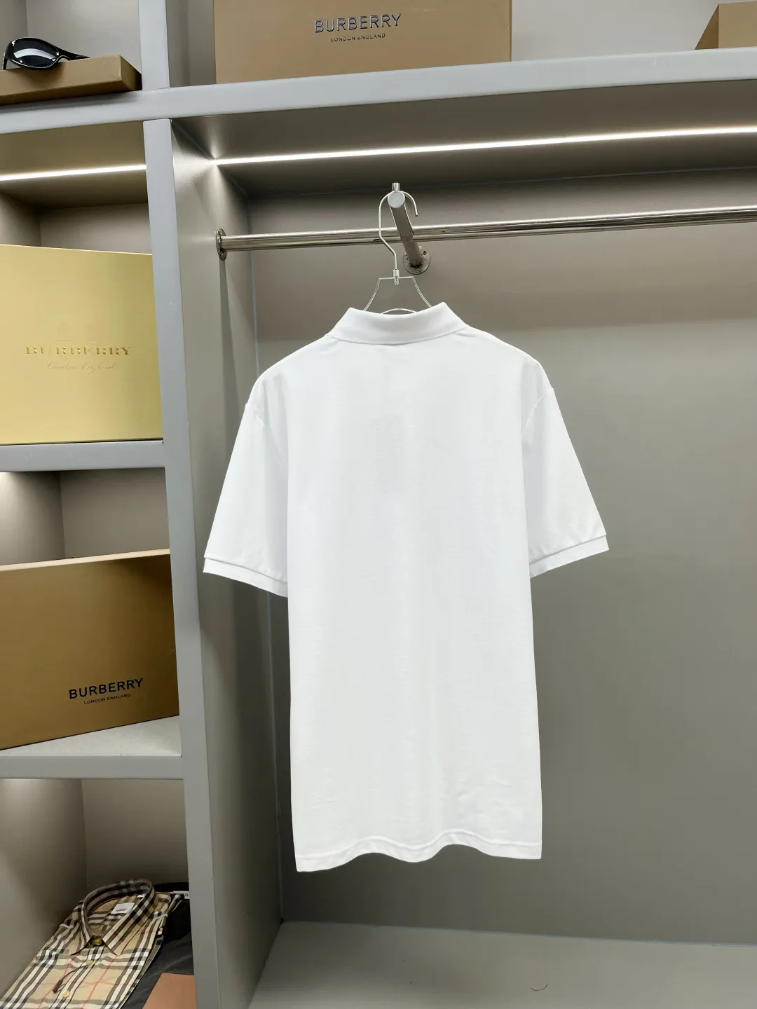 🅿️230 DIOR Dior CD embroidered new Polo shirt. Original fabric. Official same style. Made of 210g pure cotton pique fabric, customized in the same vat dyeing fabric. It feels very comfortable and smooth. The version is quite wide and stylish. Produced by a first-line brand factory. Imported Behringer embroidery machine. The embroidery is full and textured. The collar rib is woven with imported yarn. It will not deform after long-term wear. The latest style for spring and summer. Fashionable and individual. Super versatile and good-looking. It is very suitable for both men and women. It is a must-have item. Color: black, white, royal blue, gray. Size: S-XXL