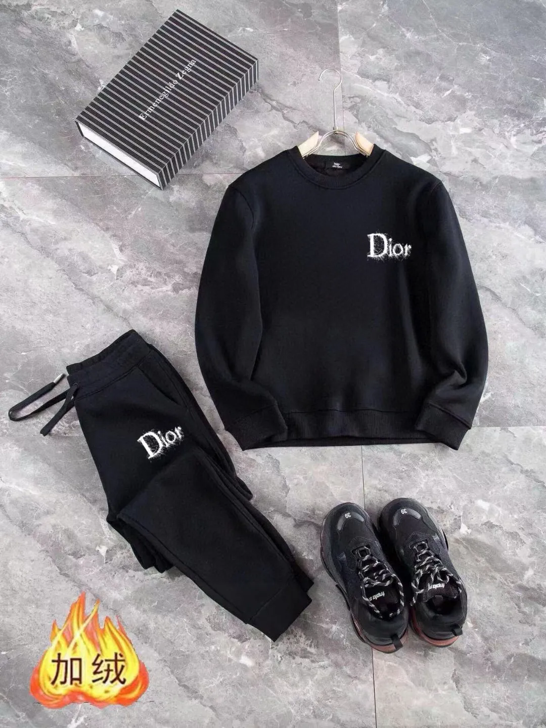 🅿️400 brand [DIOR Dior] (velvet and thickened) 2025 autumn and winter new product, celebrities' favorite fashion-flavored casual suit, clean and neat tailoring, full of urban style. It is made of high-quality customized fabrics, with excellent thermal insulation effect inside, soft and dry feel, and a crisp and stylish upper body effect. The three-dimensional cutting process and the pattern are all of high standards, and the silhouette version has the right benefits! It is not tight at all, and you feel good when you put it on. So many top-quality raw materials create high-end products with unparalleled value. It is the first choice for high-end fashion people. (Size: M-4XL can wear up to 200 pounds)