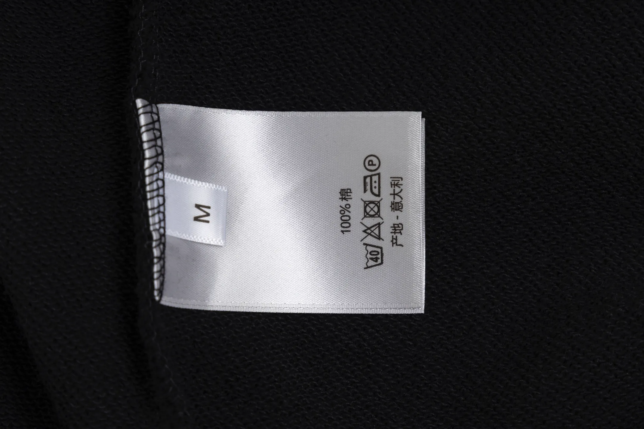 🅿️310 model number B36 Dior classic small label embroidered hooded sweatshirt. DIOR counter consistent sweatshirt. The fabric is made of 420g double-strand double yarn in the same cylinder terry. 2×2 pure cotton high-elastic fine threads are not deformed. Imported machines are full of classic small label embroidery. The most popular online celebrity versatile OS version can be worn up to about 180 pounds. Factory assembly line work. Imported machine double-line press technology. Three standards are complete. Customized accessories. Matching. Same style for men and women colour: black white size: S M L XL Manual measurement error of about 1-3cm is normal