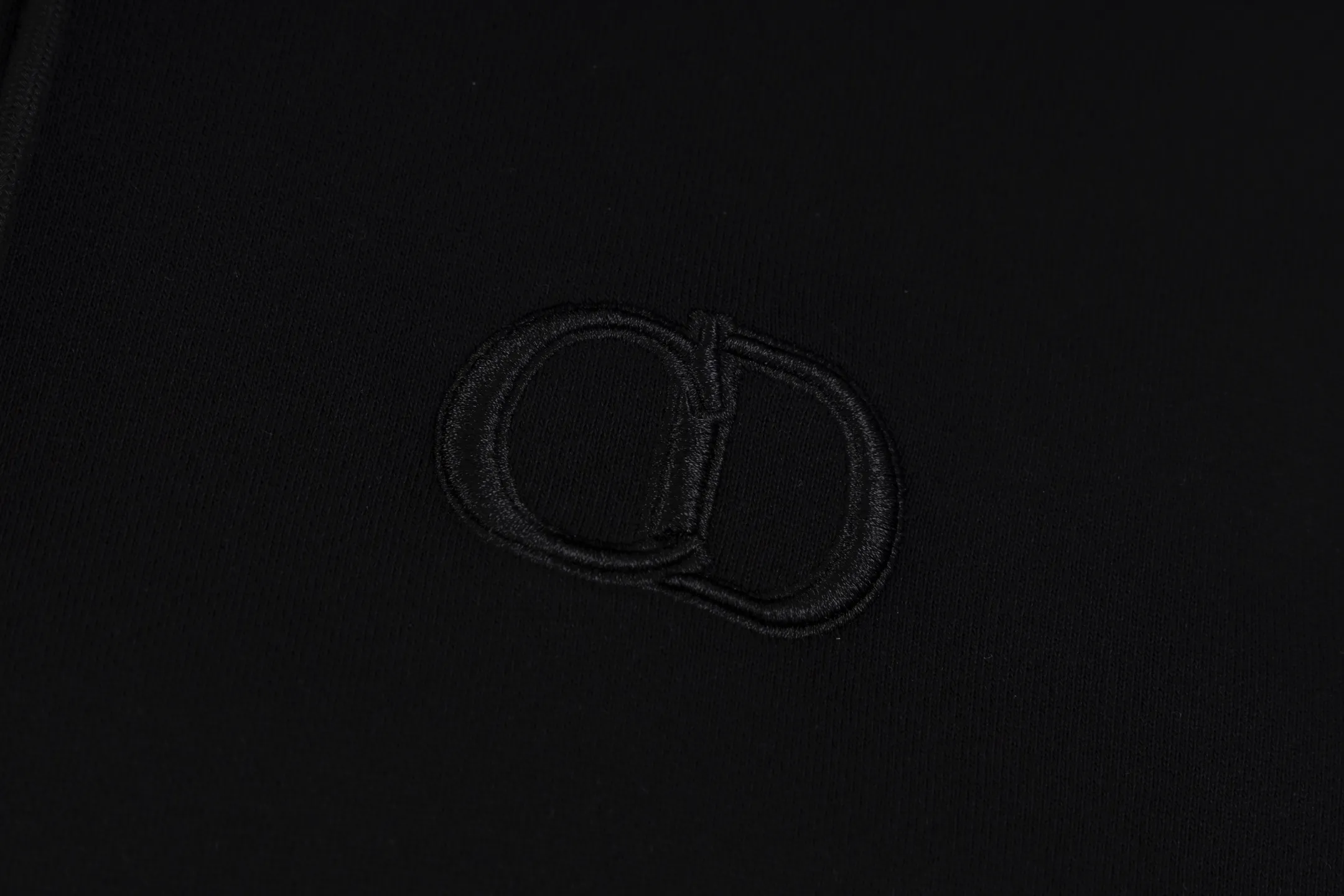 🅿️310 model number B36 Dior classic small label embroidered hooded sweatshirt. DIOR counter consistent sweatshirt. The fabric is made of 420g double-strand double yarn in the same cylinder terry. 2×2 pure cotton high-elastic fine threads are not deformed. Imported machines are full of classic small label embroidery. The most popular online celebrity versatile OS version can be worn up to about 180 pounds. Factory assembly line work. Imported machine double-line press technology. Three standards are complete. Customized accessories. Matching. Same style for men and women colour: black white size: S M L XL Manual measurement error of about 1-3cm is normal