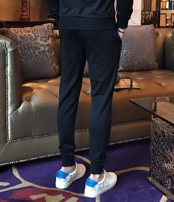 🅿️460 brand [DIOR Dior] (velvet and thickened) 2025 autumn and winter new product, celebrities' favorite fashion-flavored casual suit, clean and neat tailoring, full of urban style. Made of high-quality customized fabrics, the inner warmth is excellent, the hand feels soft and dry, and the upper body effect is crisp and stylish. The three-dimensional cutting process and the pattern are all of high standards, and the silhouette version has the right benefits! It is not tight at all, and you feel good when you put it on. So many top-quality raw materials create high-end products with unparalleled value. It is the first choice for high-end fashion people. (Size: M-4XL can wear up to 200 pounds)