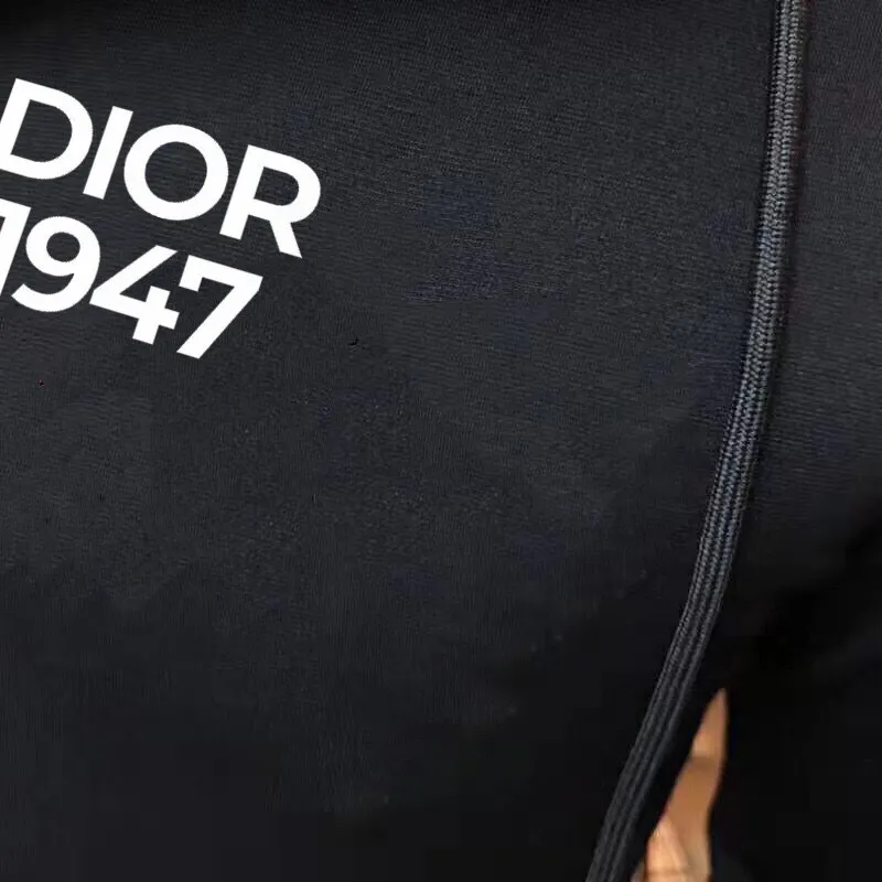 🅿️460 brand [DIOR Dior] (velvet and thickened) 2025 autumn and winter new product, celebrities' favorite fashion-flavored casual suit, clean and neat tailoring, full of urban style. Made of high-quality customized fabrics, the inner warmth is excellent, the hand feels soft and dry, and the upper body effect is crisp and stylish. The three-dimensional cutting process and the pattern are all of high standards, and the silhouette version has the right benefits! It is not tight at all, and you feel good when you put it on. So many top-quality raw materials create high-end products with unparalleled value. It is the first choice for high-end fashion people. (Size: M-4XL can wear up to 200 pounds)
