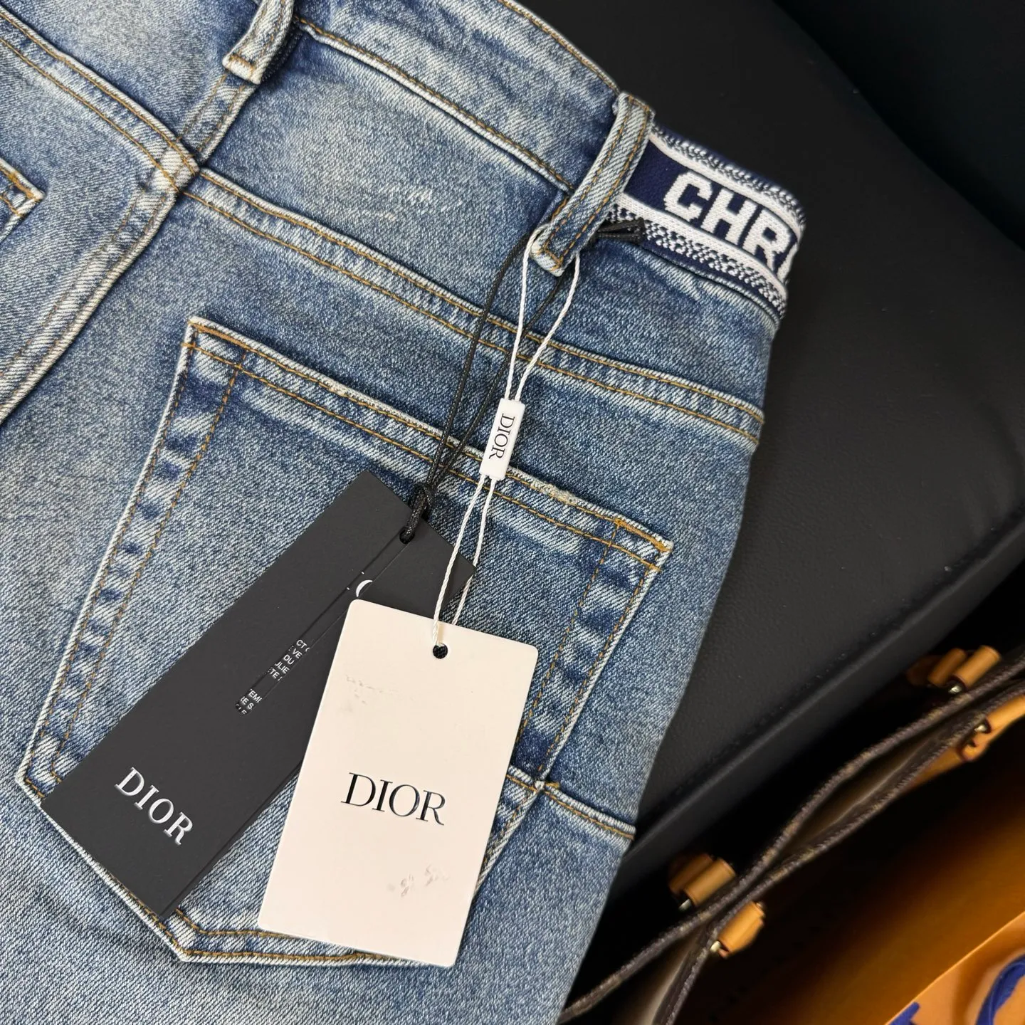 🅿️290 Export quality🔥Style number: D231 GUCCI summer new washed printed fashionable casual straight leg jeans. Limited order from overseas trading companies, European straight hair, high quality products are rare and limited quantity.  The new 2024 SS spring and summer jeans are made of high-quality denim fabric. The fabric contains 92% cotton, 6.4% polyester, and 1.6% spandex. The integration of such a high content of cotton and spandex fabric makes the pants feel soft and delicate, the upper body is comfortable and elastic, and the workmanship is exquisite, highlighting the ultra-high brand charm.  Color #Washed Blue Size #29 30 31 32 33 34 36 38 (please report height and weight)